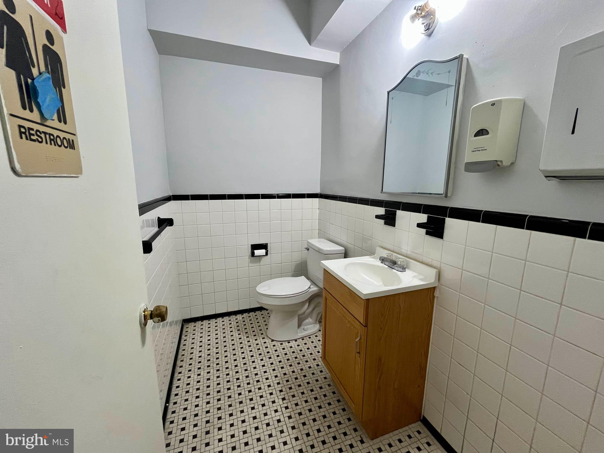 OAKENSHAWE - Commercial Sale