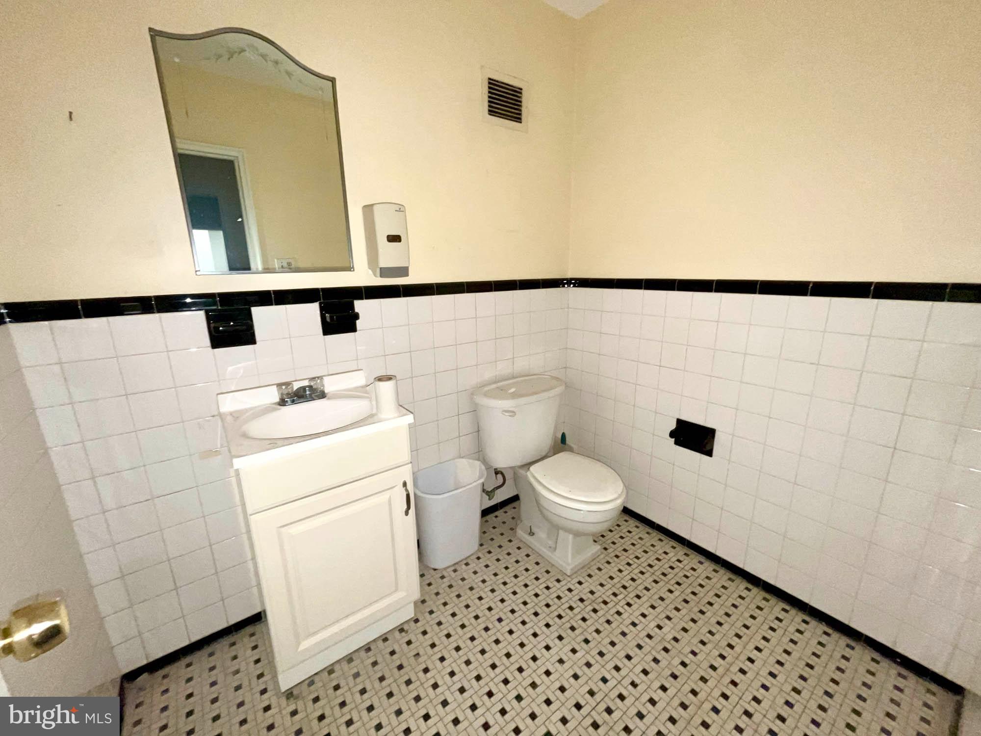 OAKENSHAWE - Commercial Sale