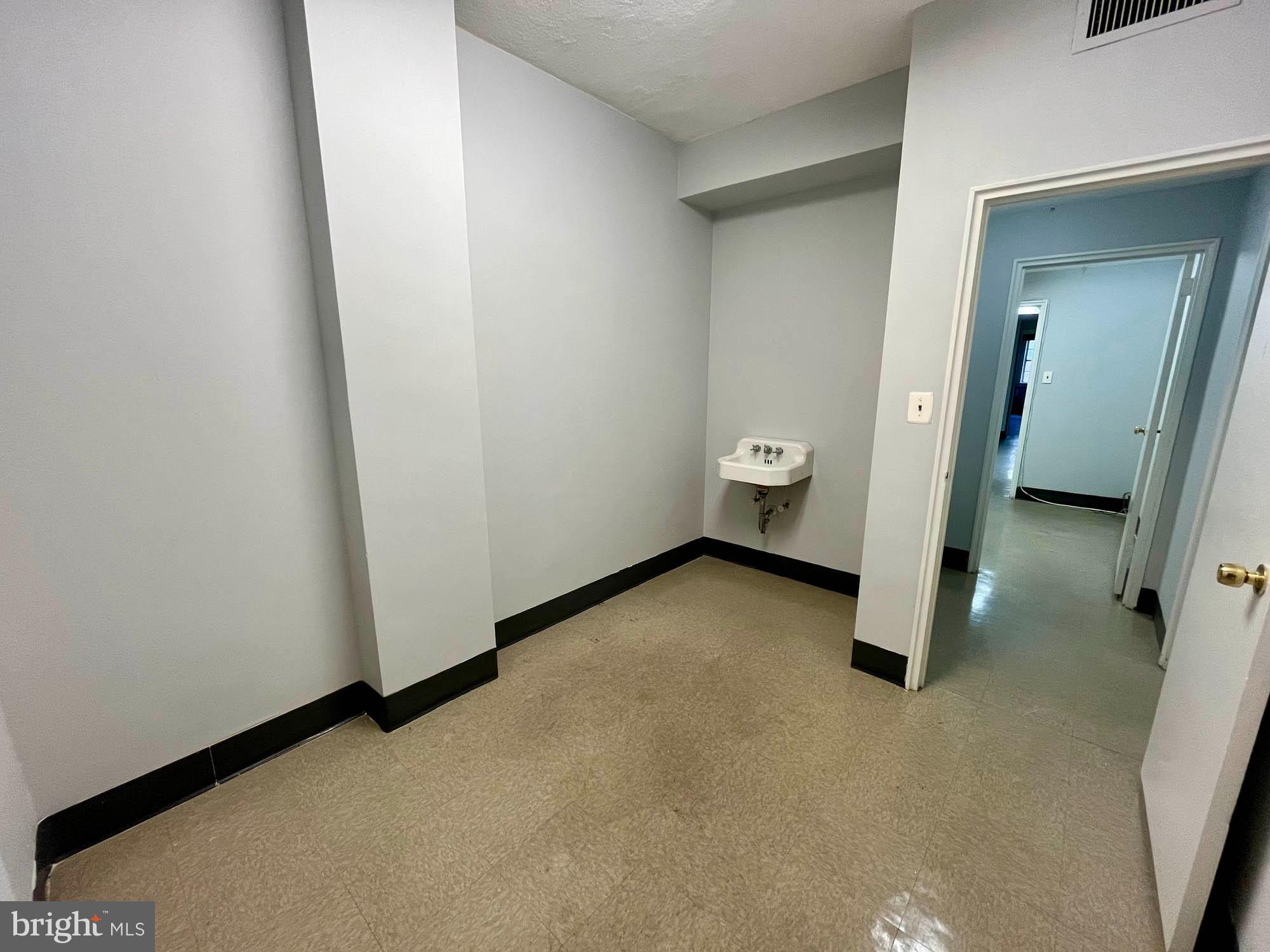 OAKENSHAWE - Commercial Sale