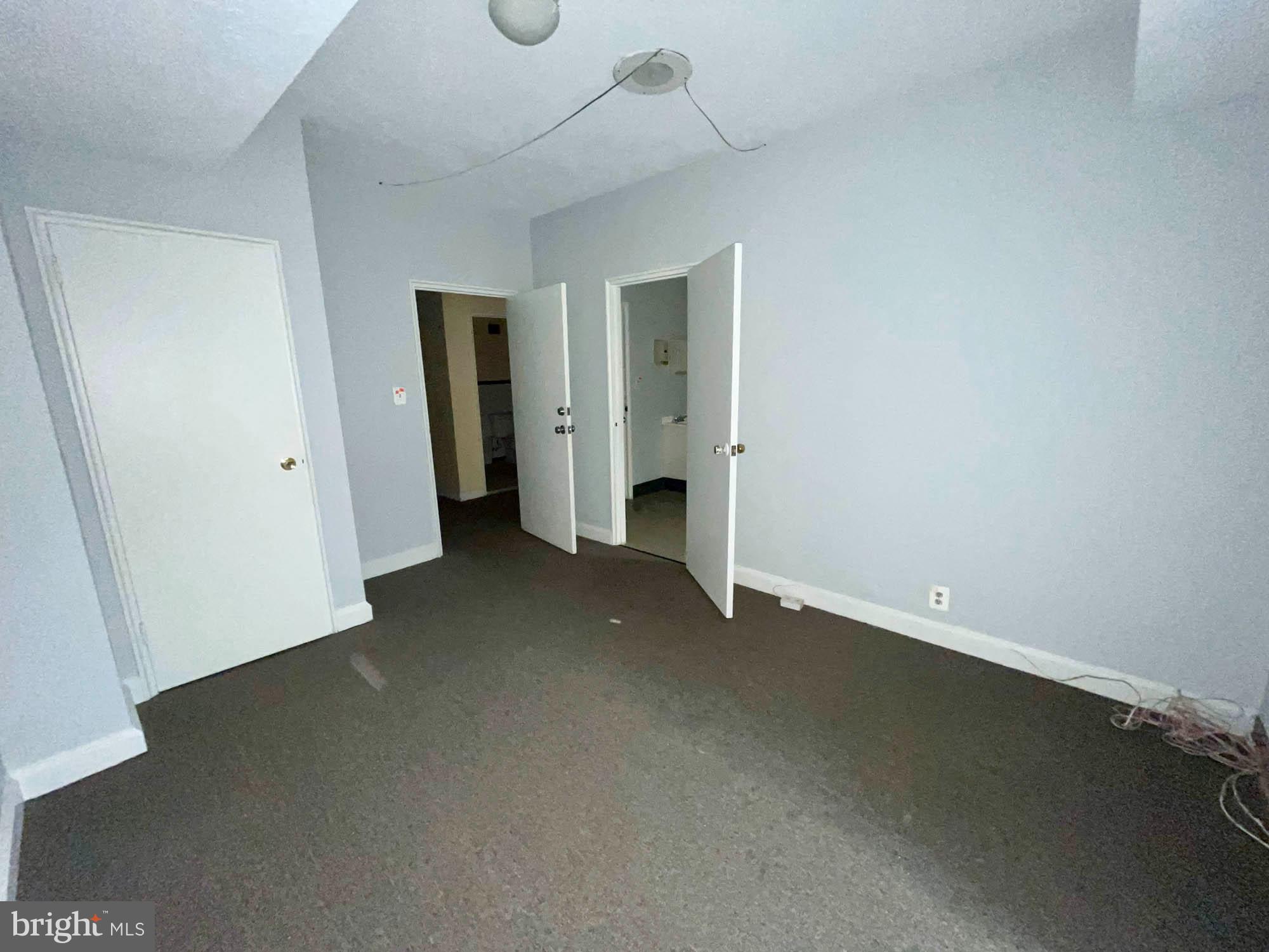 OAKENSHAWE - Commercial Sale