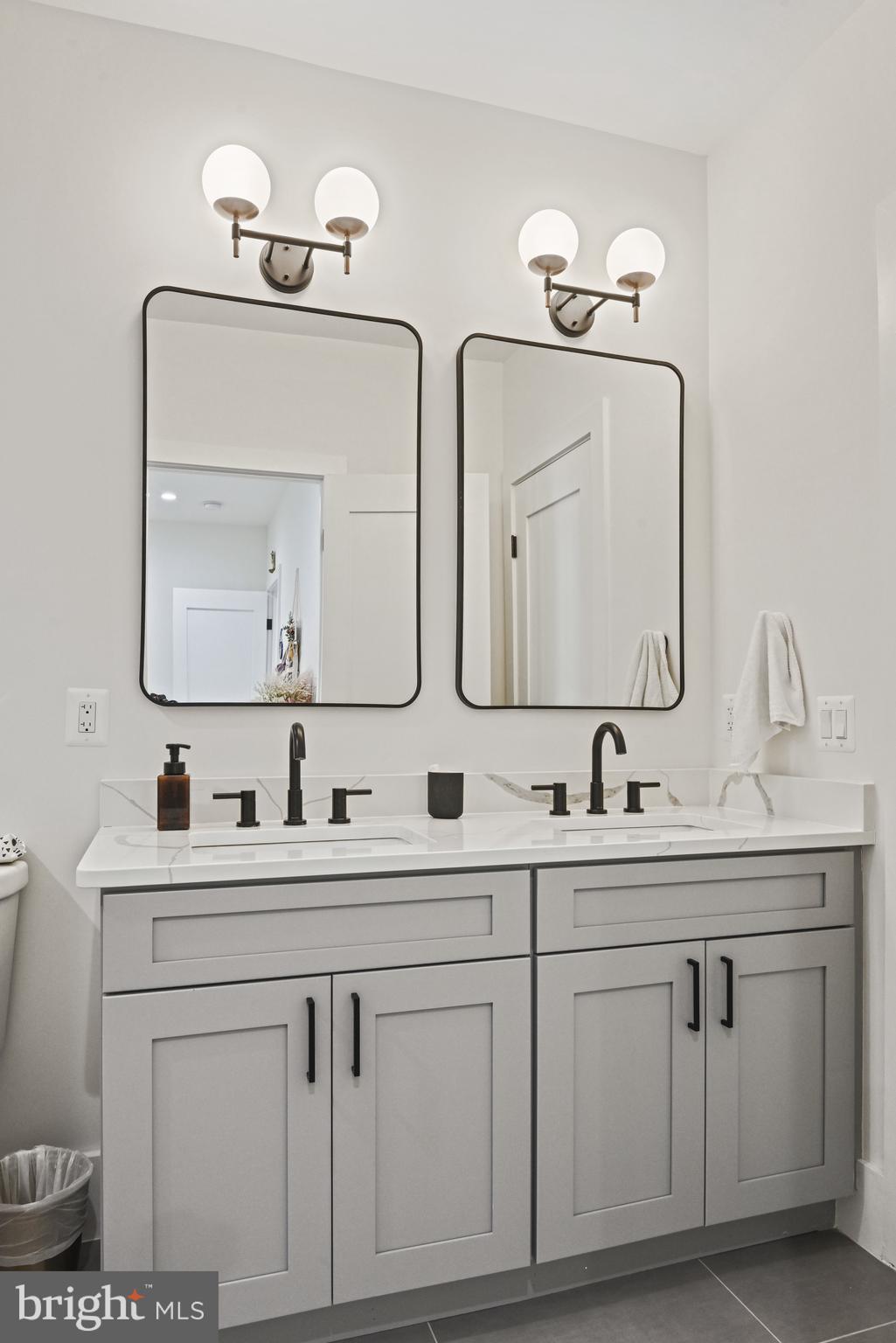 VIENNA WOODS - Residential