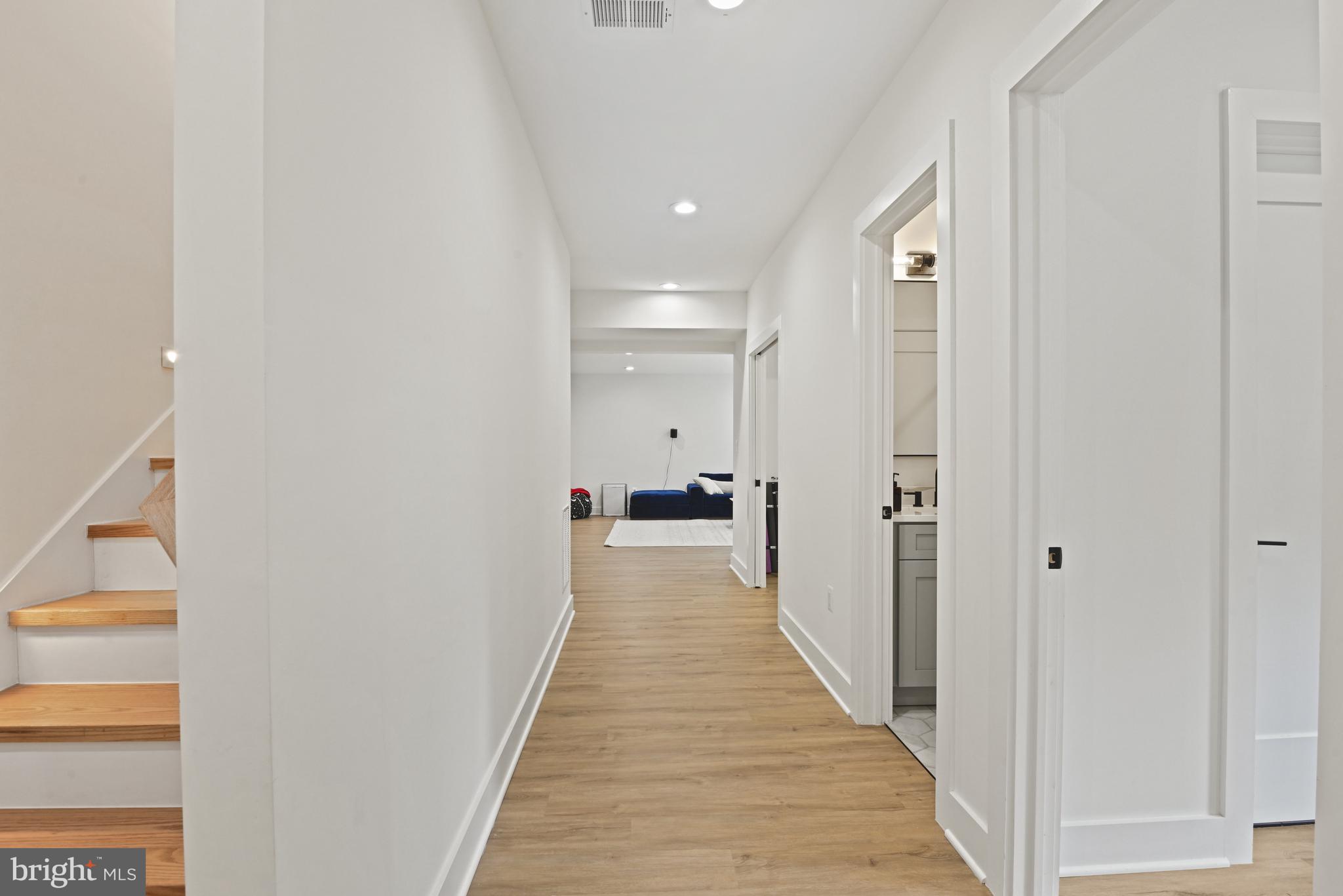 VIENNA WOODS - Residential