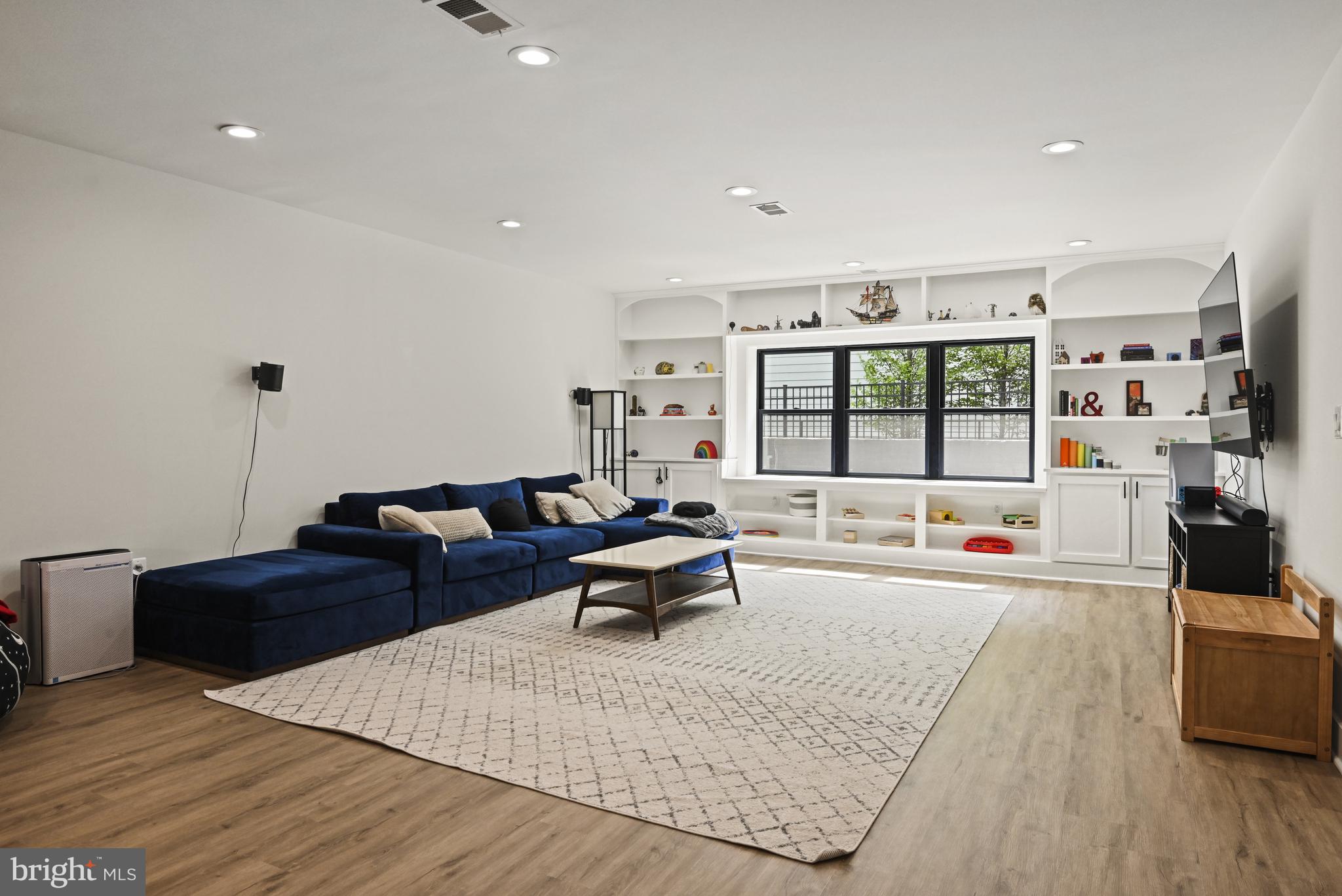 VIENNA WOODS - Residential