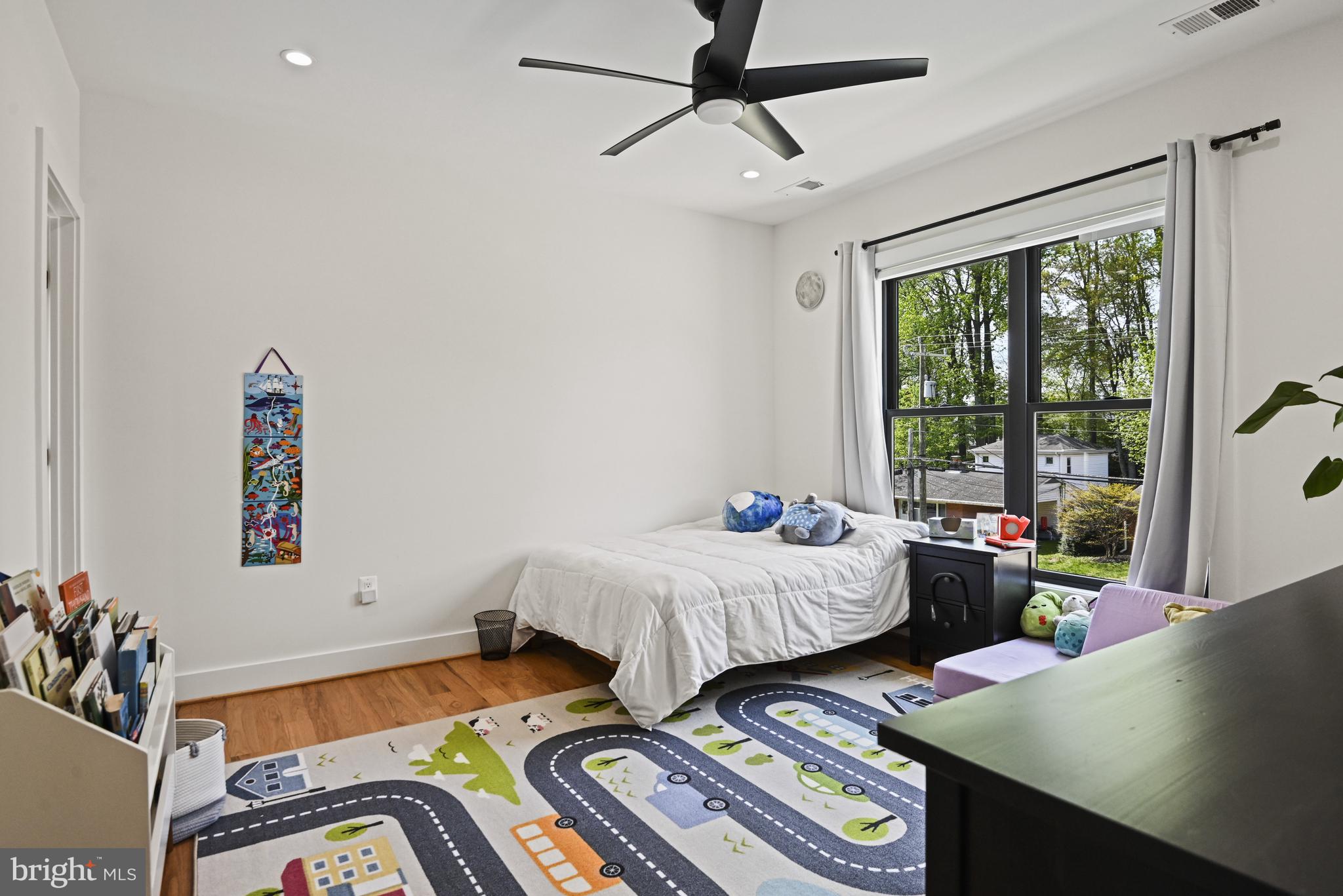 VIENNA WOODS - Residential