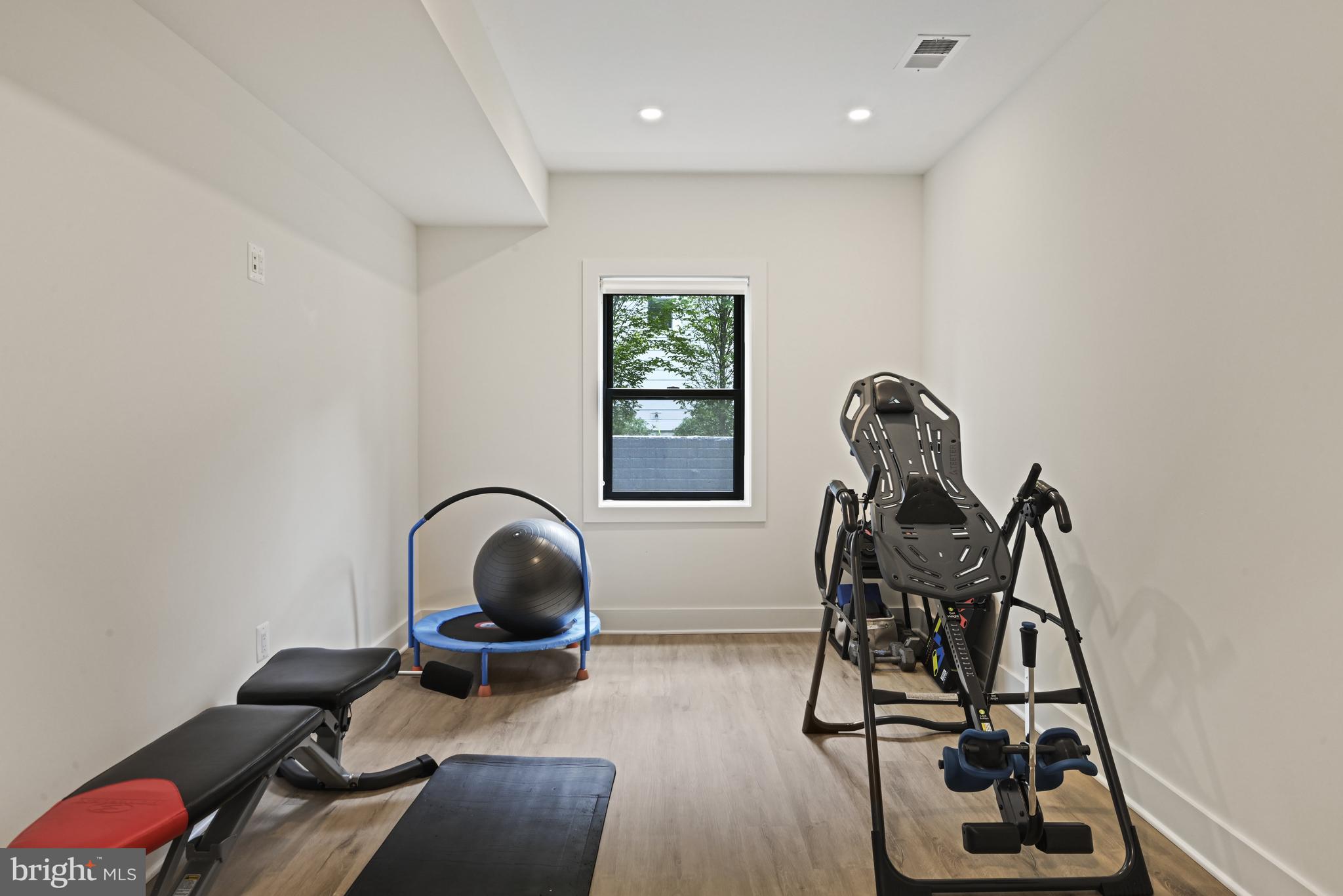 VIENNA WOODS - Residential