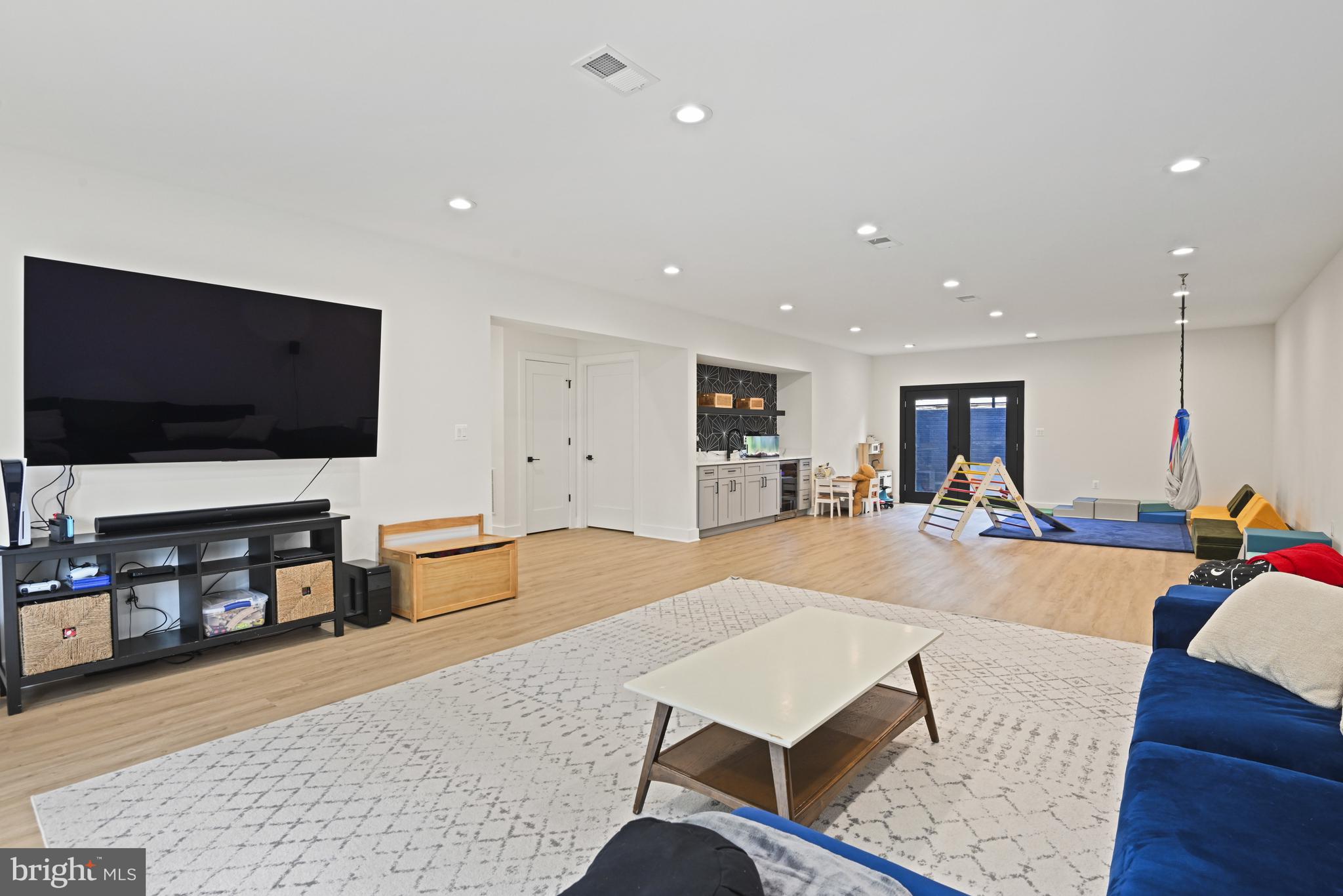 VIENNA WOODS - Residential