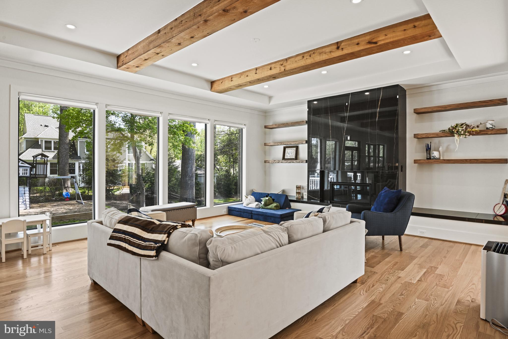 VIENNA WOODS - Residential