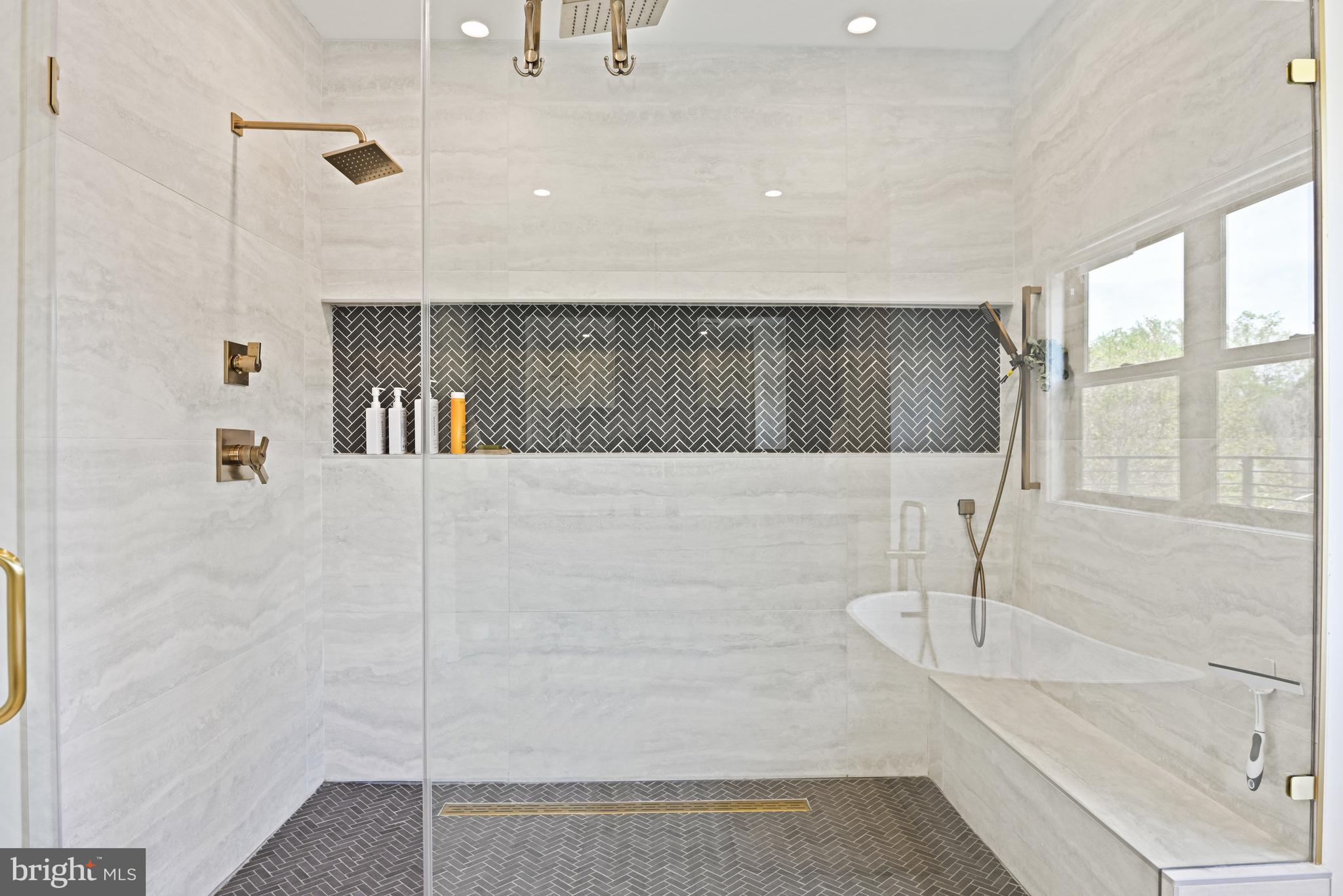 VIENNA WOODS - Residential