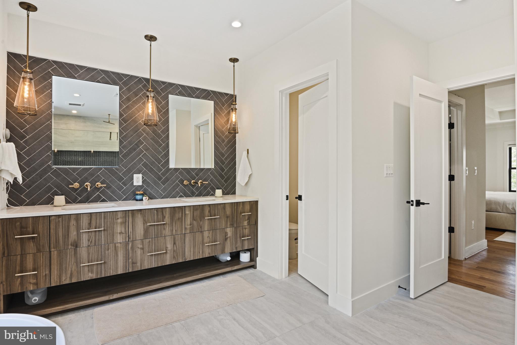 VIENNA WOODS - Residential