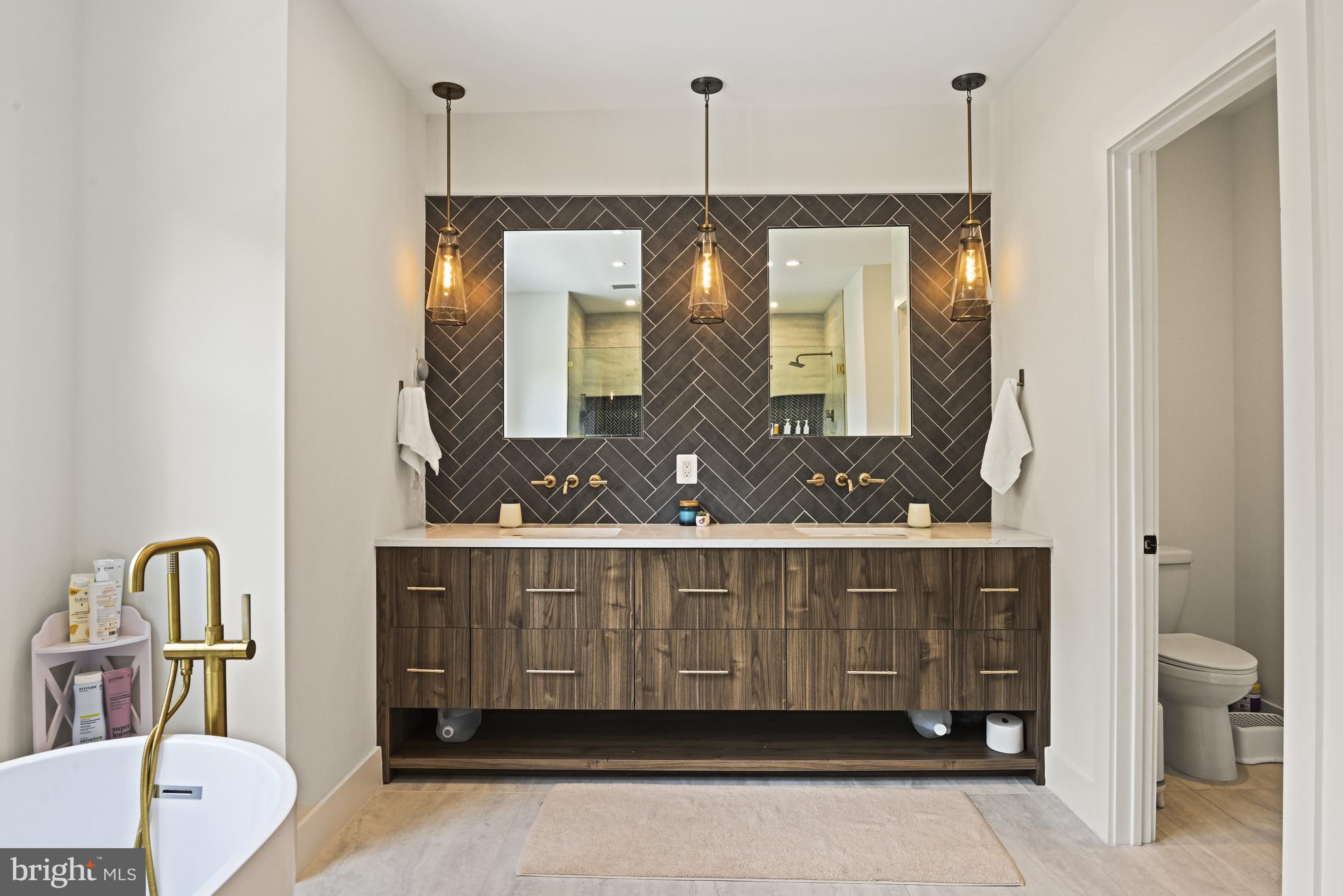 VIENNA WOODS - Residential