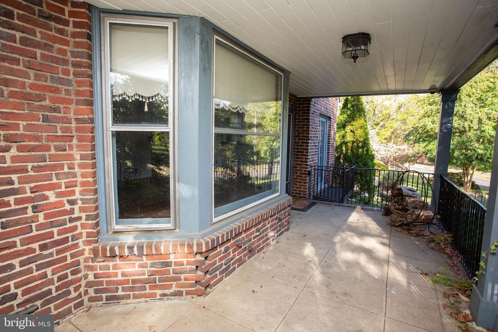 319 N NEWTON LAKE DRIVE