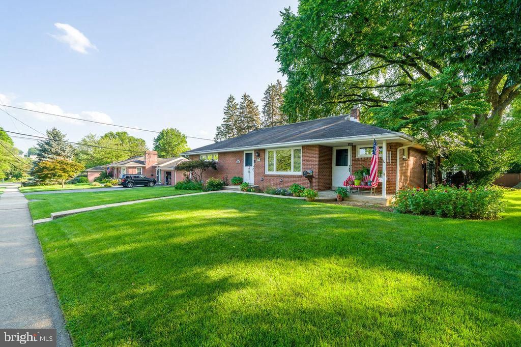 Photo of 600 Kissel Hill Road, LITITZ, PA 17543 (MLS # PALA2073654)