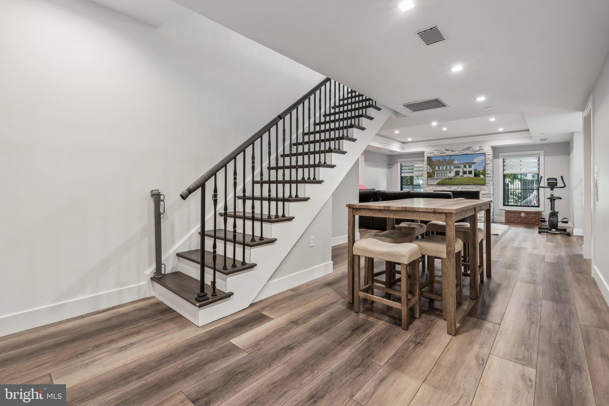 WILDWOOD MANOR - Residential