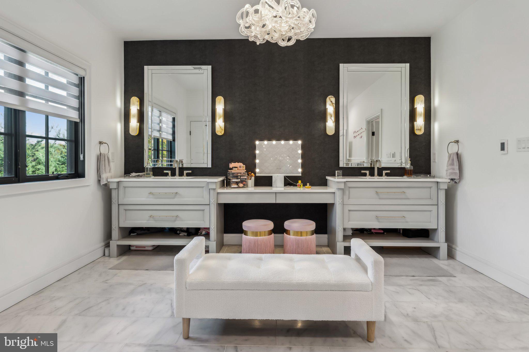 WILDWOOD MANOR - Residential