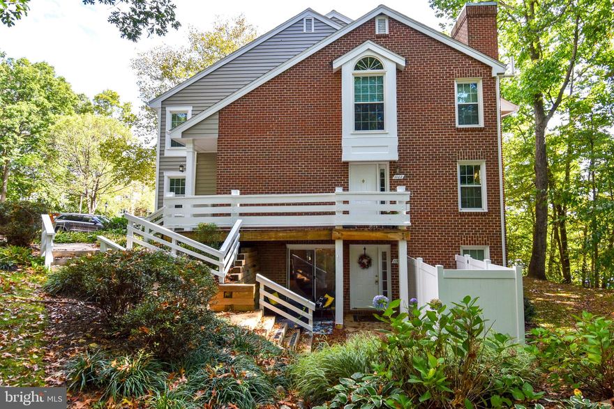 CHARMING FIRST FLOOR UNIT BACKING TO TREES.  WONDERFUL LOCATION JUST OFF OF SOUTH LAKES DRIVE, CLOSE TO LAKESIDE WALKING TRAILS, METRO, RESTAURANTS AND SHOPPING.  THIS SPACIOUS ONE BEDROOM UNIT FEATURES PORCELAIN TILE THROUGHOUT, UPDATED KITCHEN W/STAINLESS APPLIANCES AND GRANITE COUNTERS.  WOOD-BURNING FIREPLACE IN COZY LIVING ROOM.  THE LOCATION OF THIS PARTICULAR UNIT REALLY GIVES YOU A SENSE OF PRIVACY.  ENJOY THE COVERED PATIO OVERLOOK TREES. COME ENJOY EVERYTHING RESTON HAS TO OFFER!