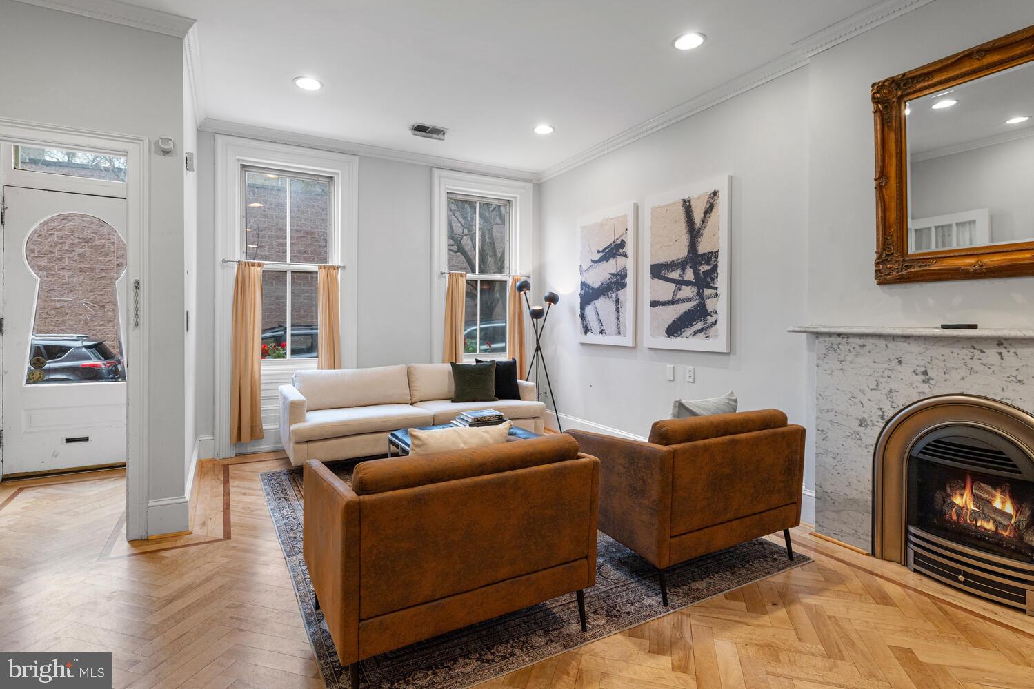 2214 BRANDYWINE STREET