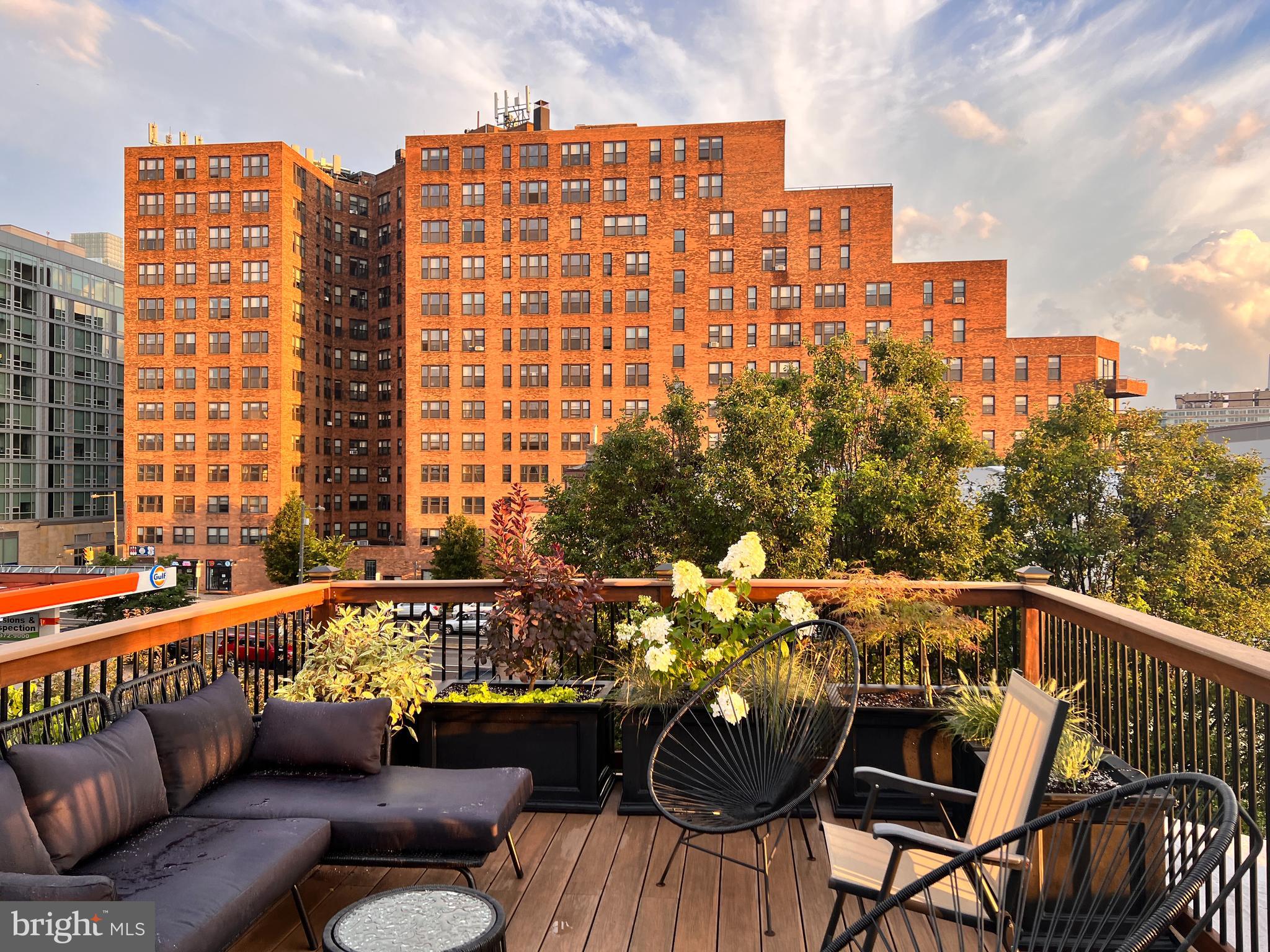 2214 BRANDYWINE STREET