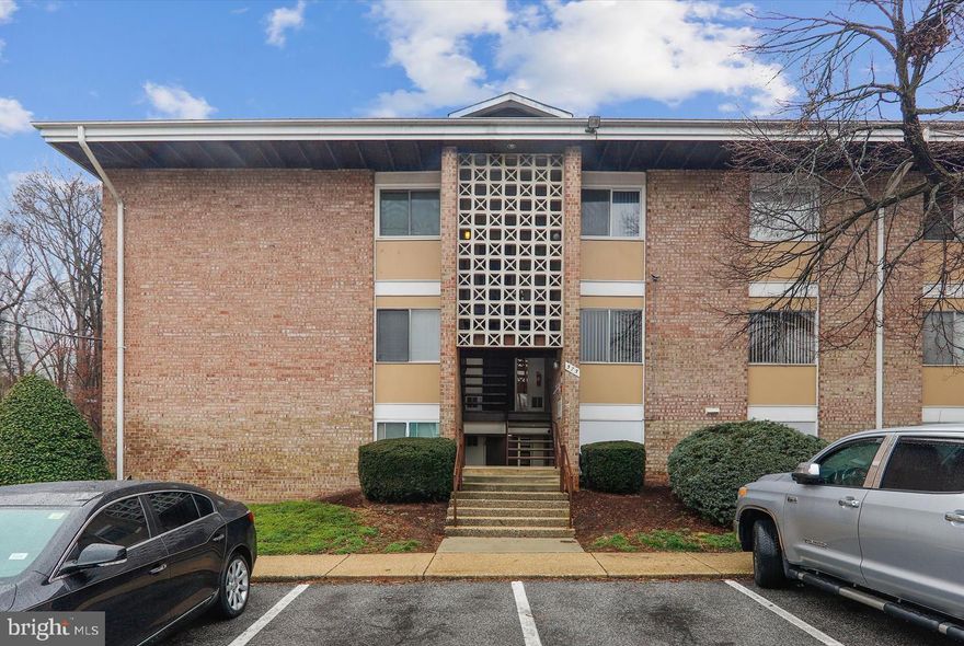 Take a look at this lovely home in recently rezoned Ft Washington. You'll love the peaceful view while relaxing on your back balcony and the convenience to the city. This home is great for a first time buyer or an investment property that will bring residual income.