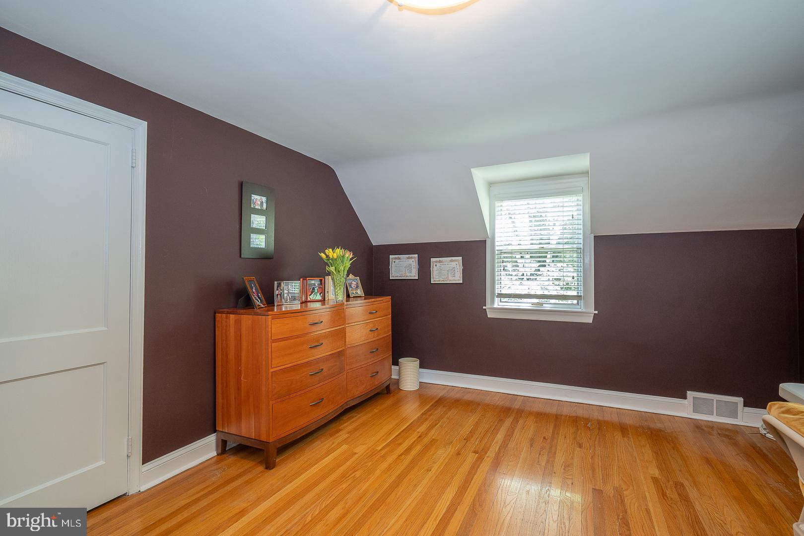 COLONIAL VIL - Residential