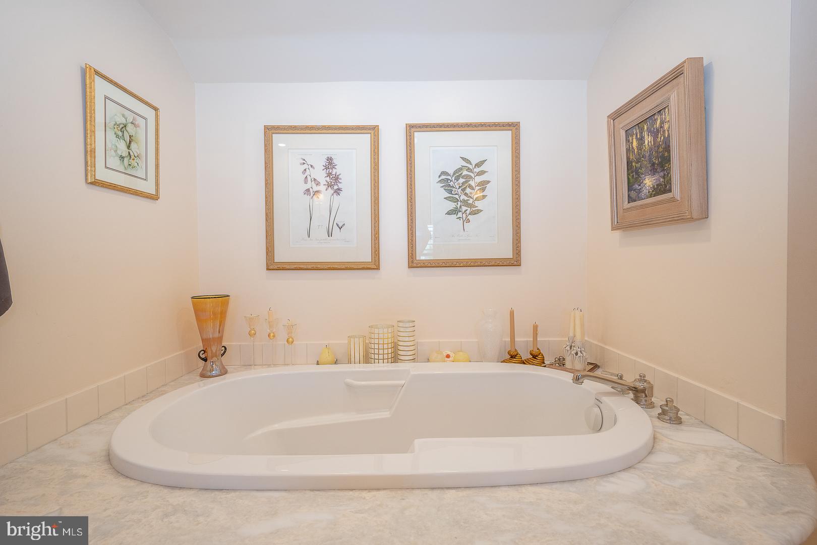 COLONIAL VIL - Residential