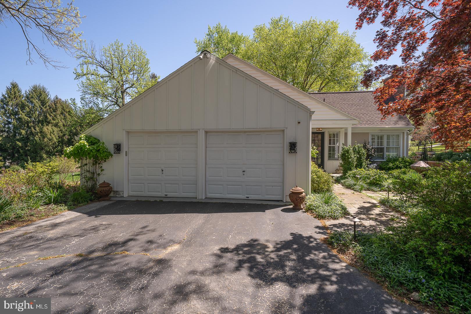 COLONIAL VIL - Residential