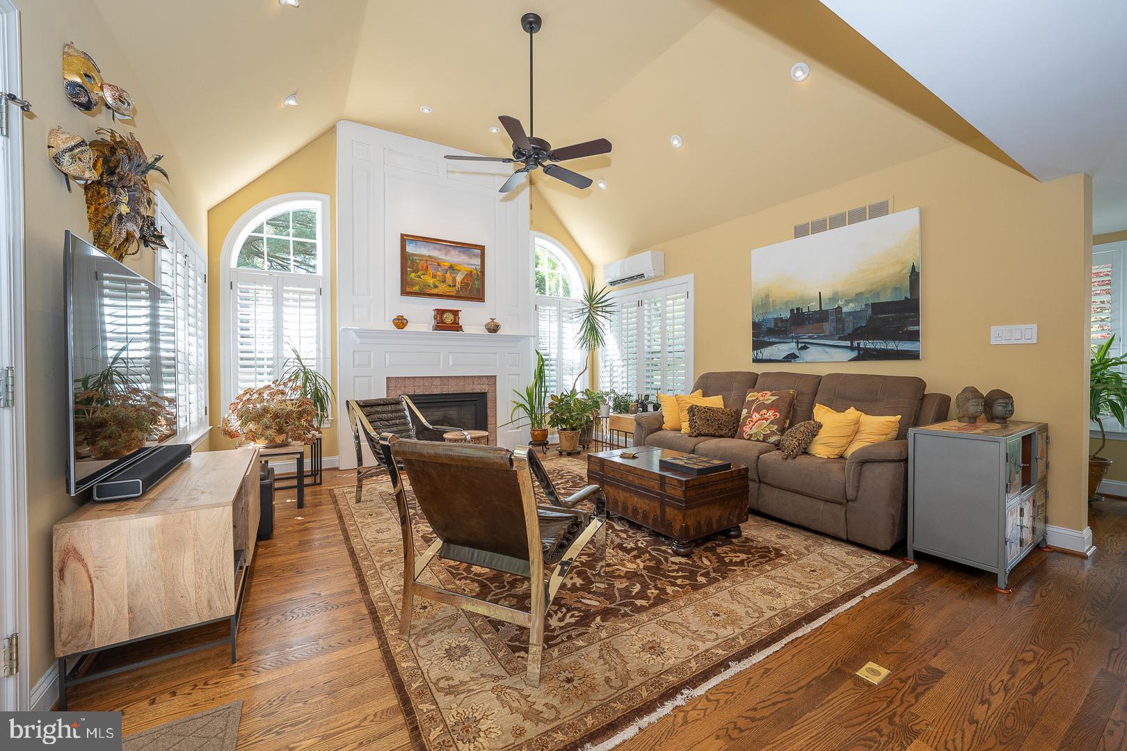 COLONIAL VIL - Residential