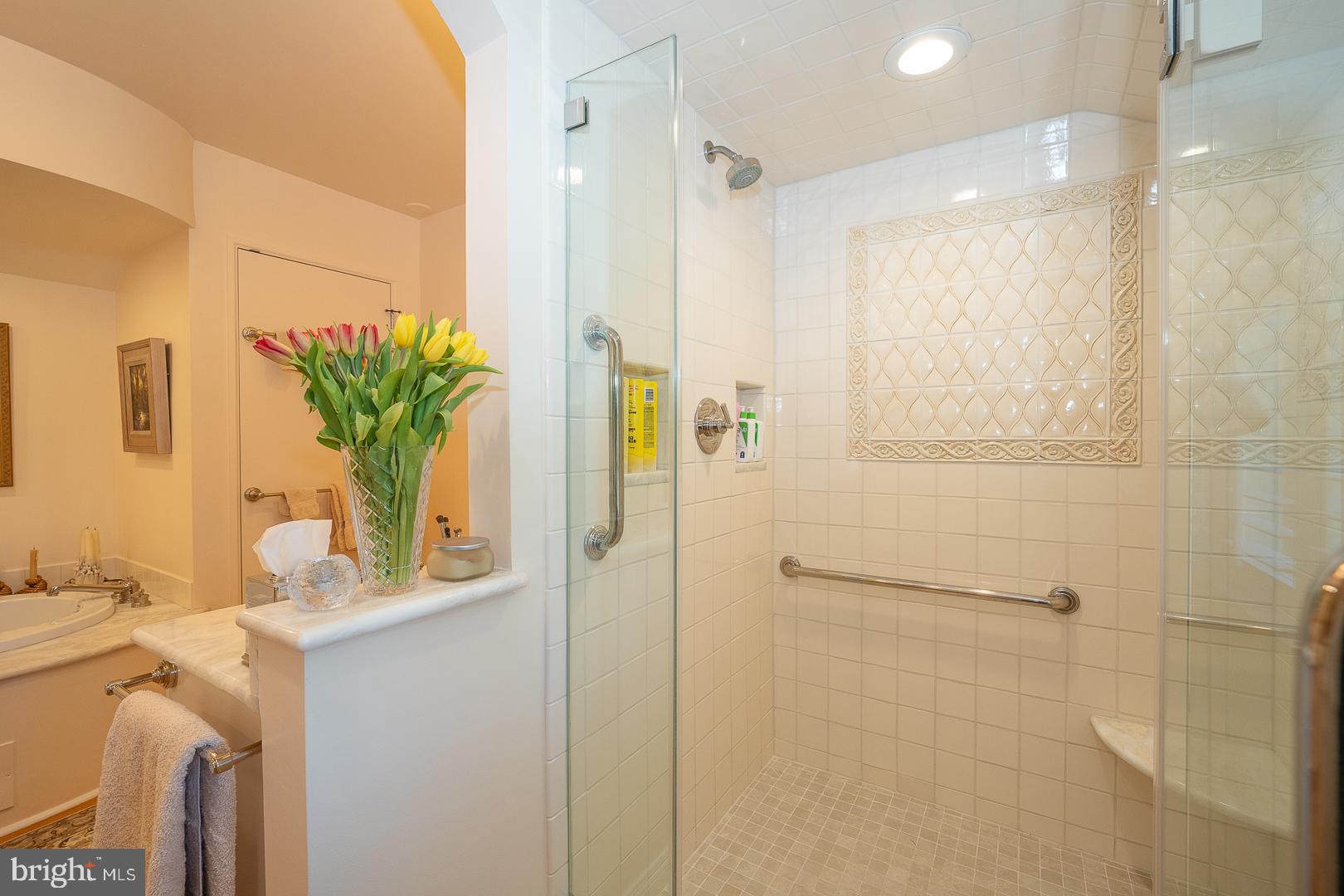 COLONIAL VIL - Residential