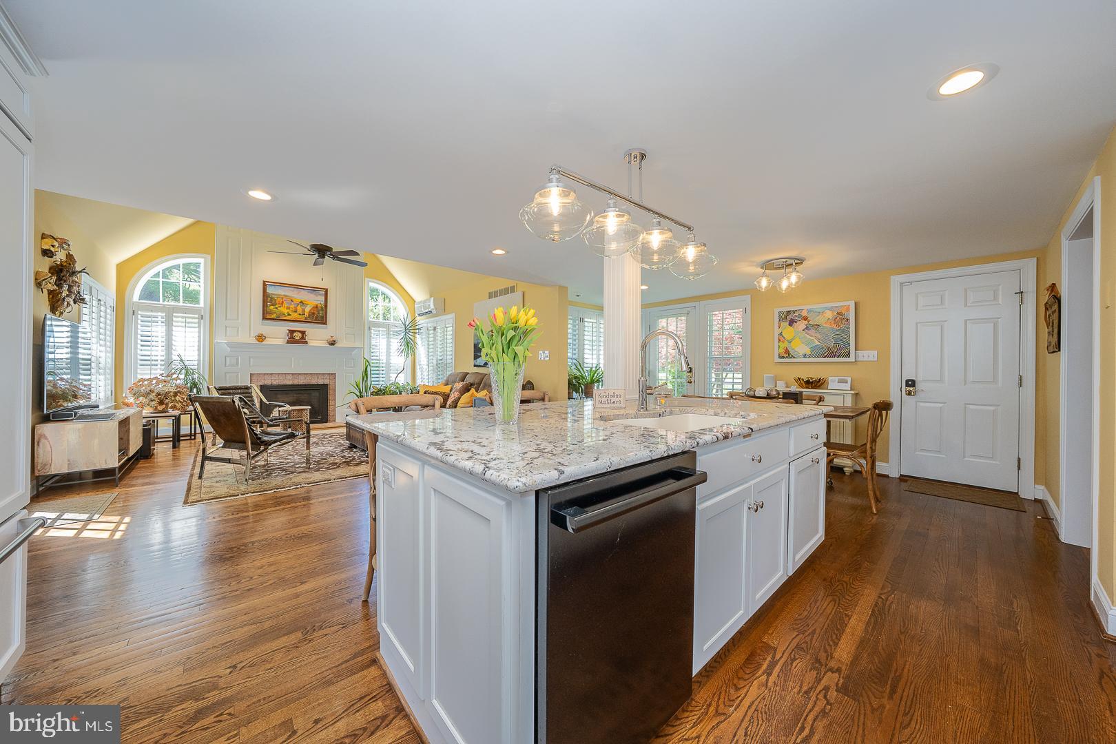 COLONIAL VIL - Residential