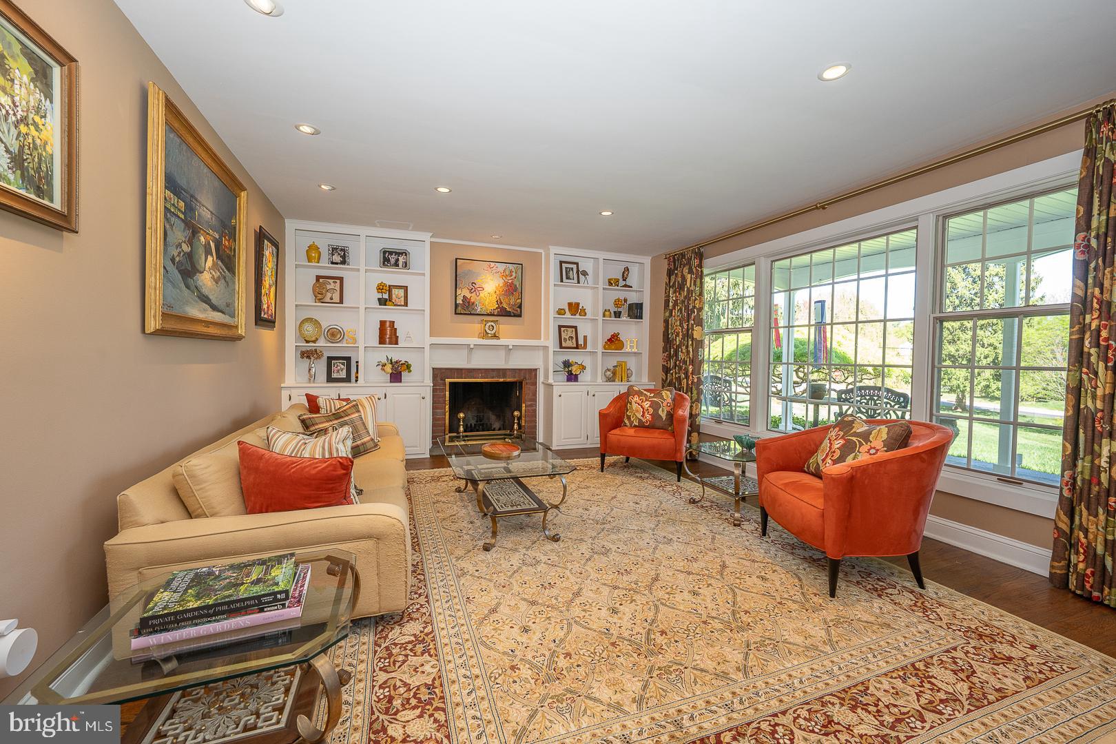 COLONIAL VIL - Residential