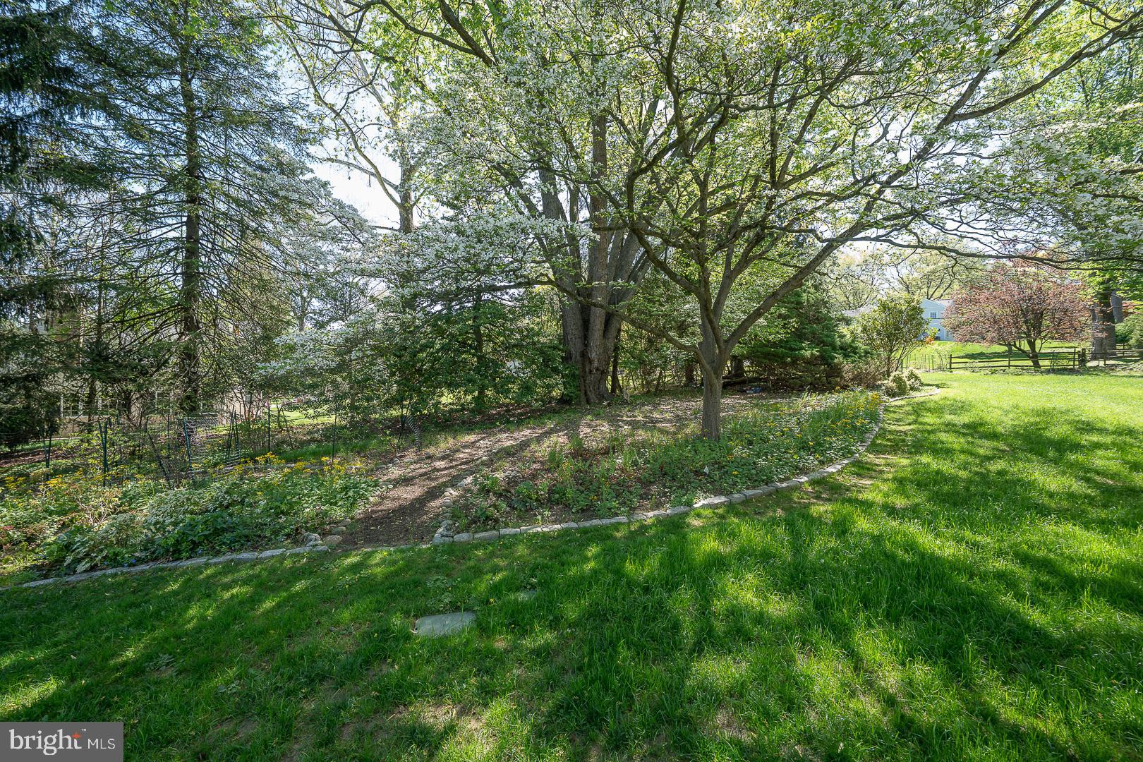 COLONIAL VIL - Residential