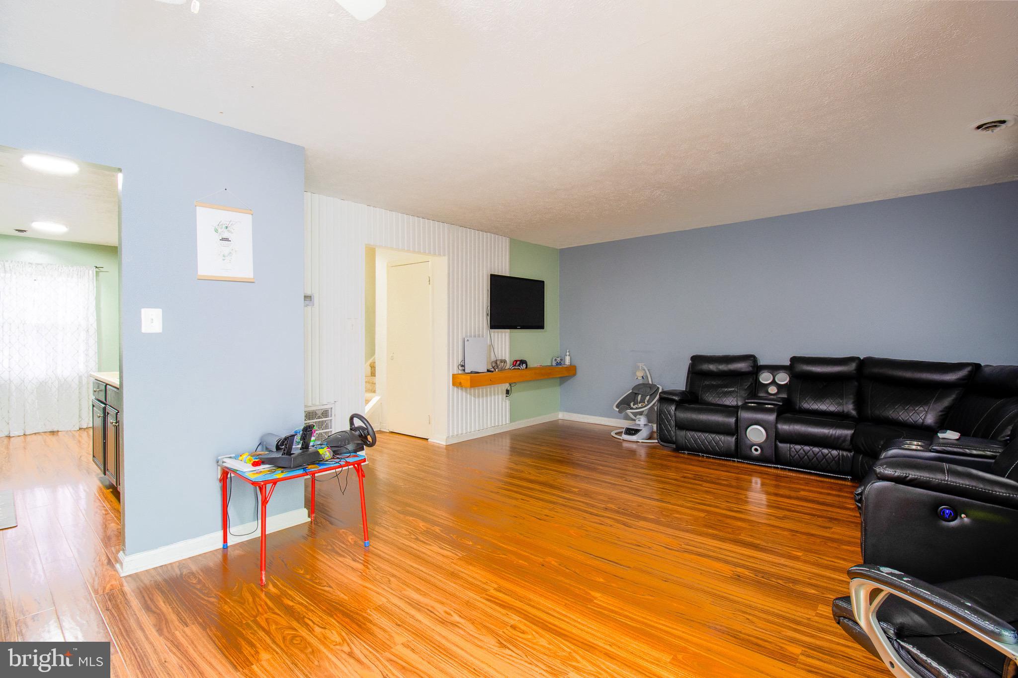 HILLCREST TOWNE - Residential