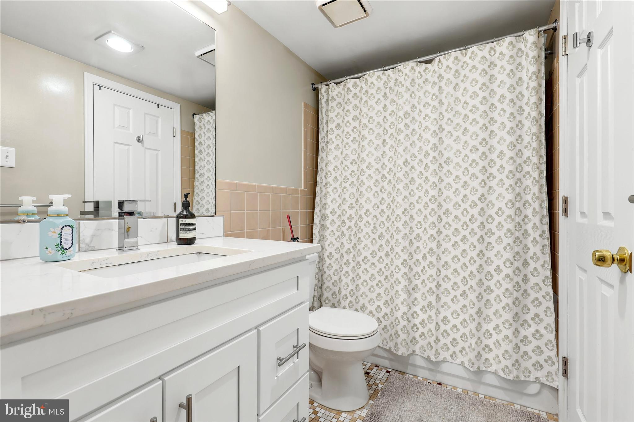 OXFORD OF BLUE BELL - Residential