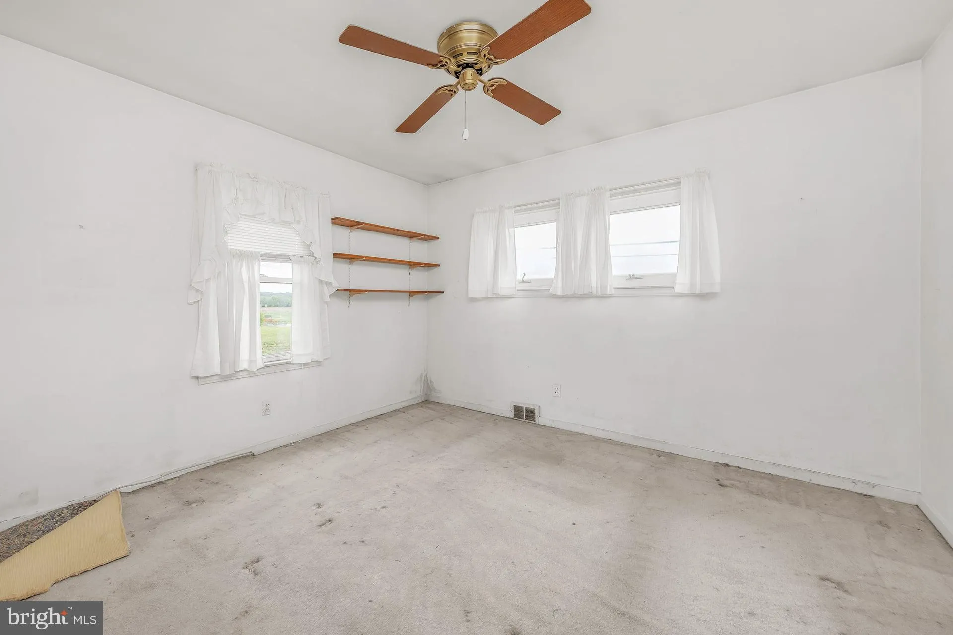 Swedesboro, New Jersey 08085, United States, 3 Bedrooms Bedrooms, ,1 BathroomBathrooms,Residential,Contingent,194970