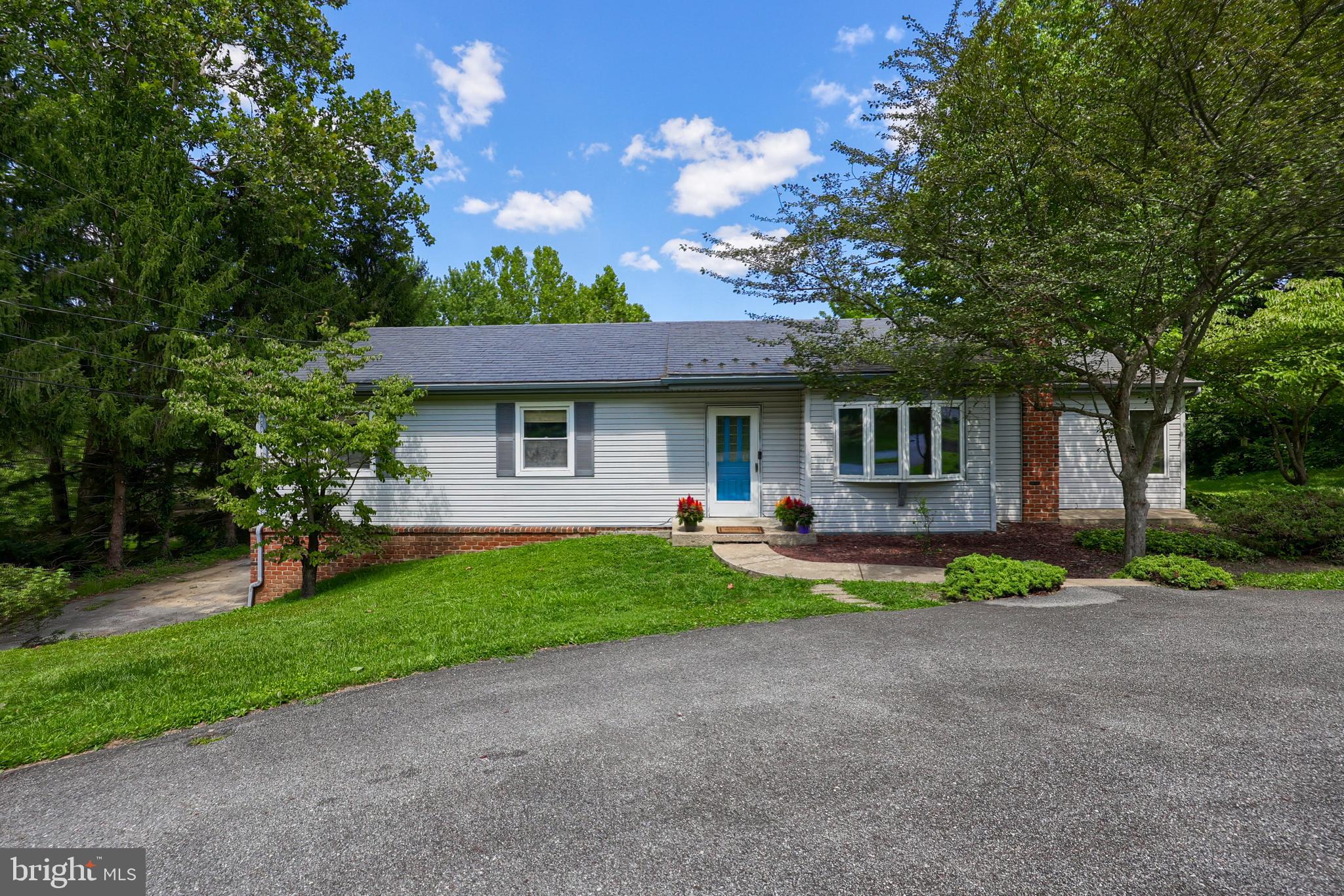 1075 RICHMOND ROAD