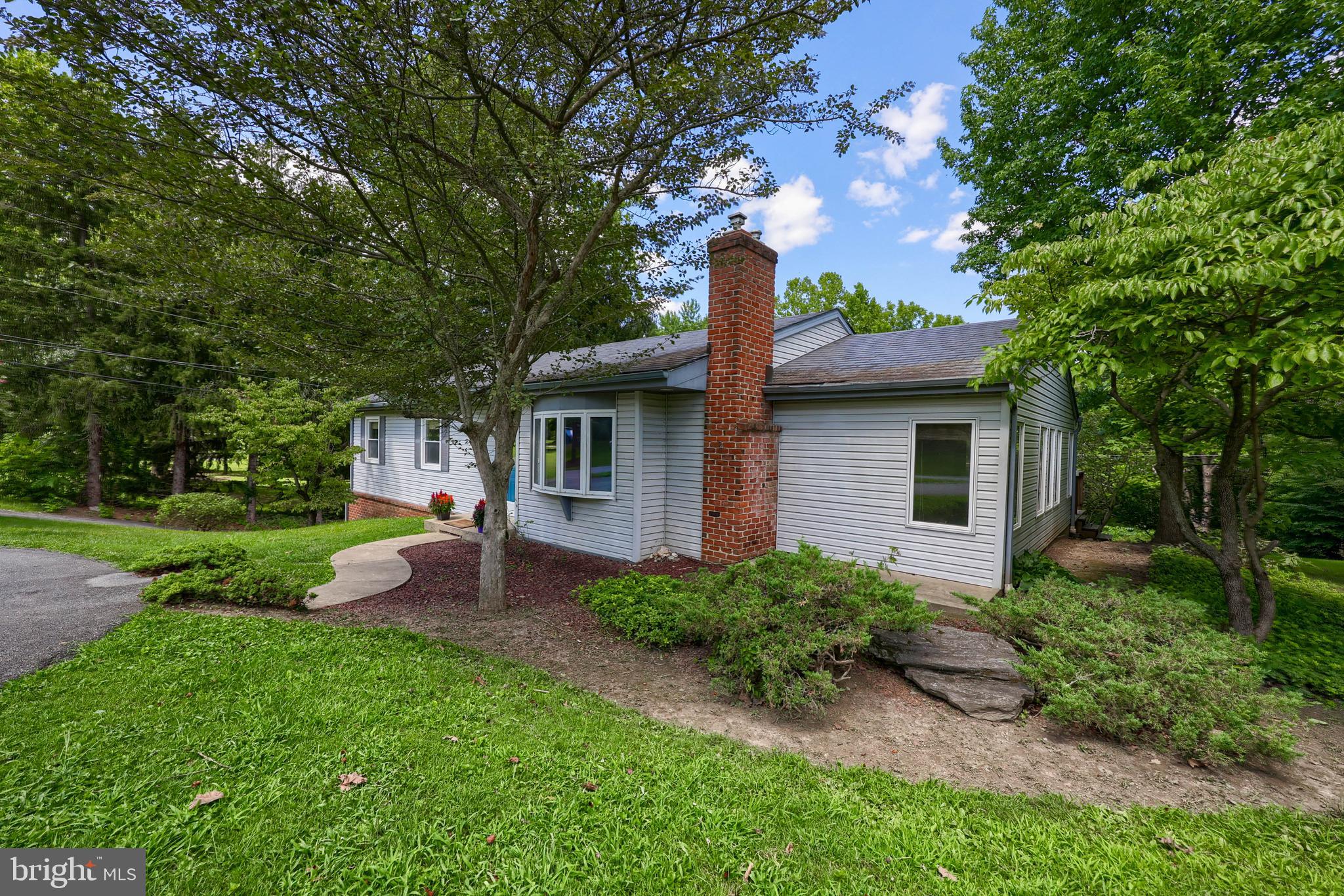 1075 RICHMOND ROAD