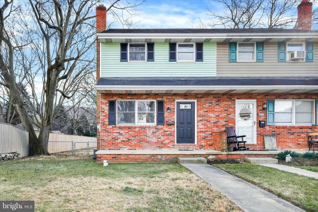 Photo of 245 W WALNUT ST, MARIETTA, PA 17547 (MLS # PALA2030376)