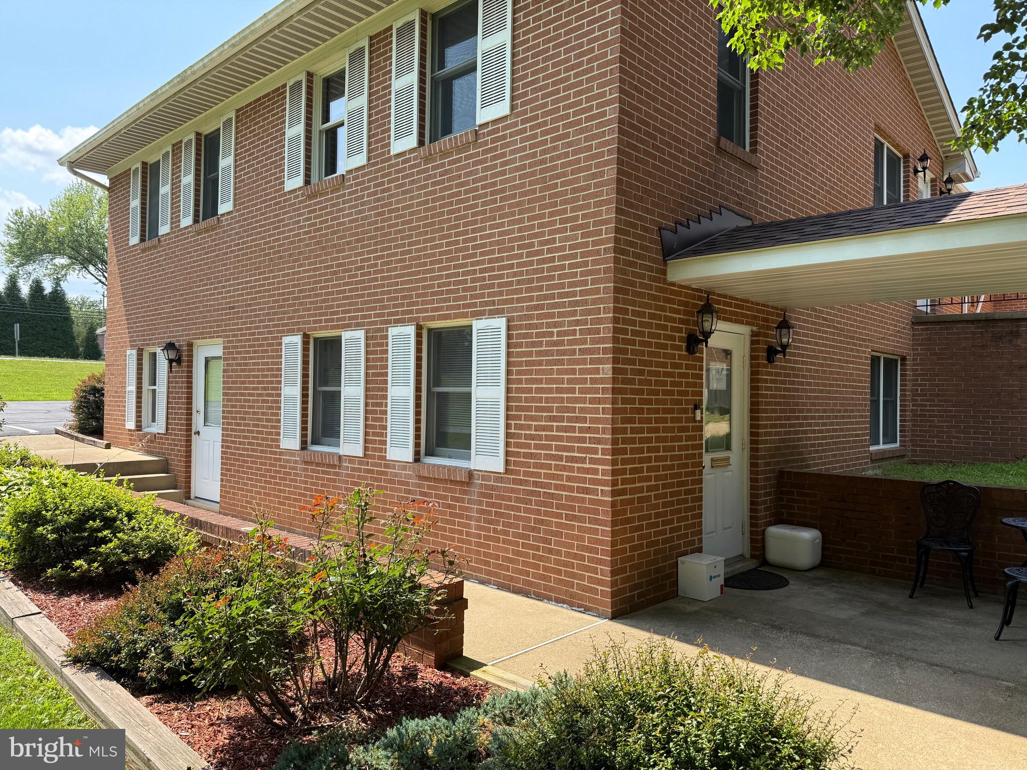 2555 SOLOMONS ISLAND ROAD