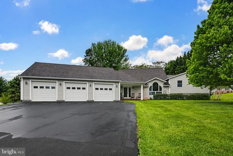 Photo of 6 Faith Court, DAMASCUS, MD 20872 (MLS # MDMC2231568)