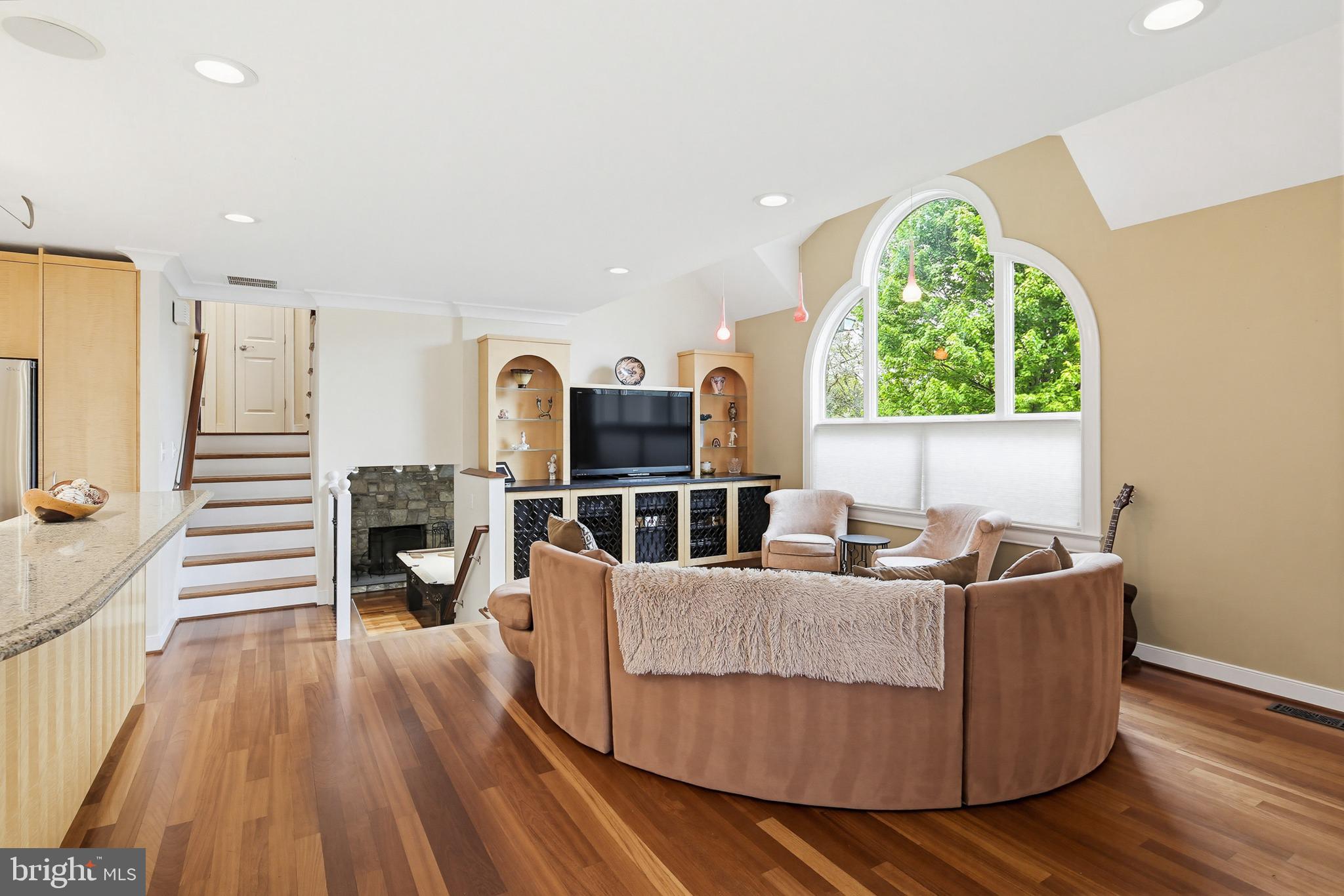 MT RADNOR HEIGHTS - Residential