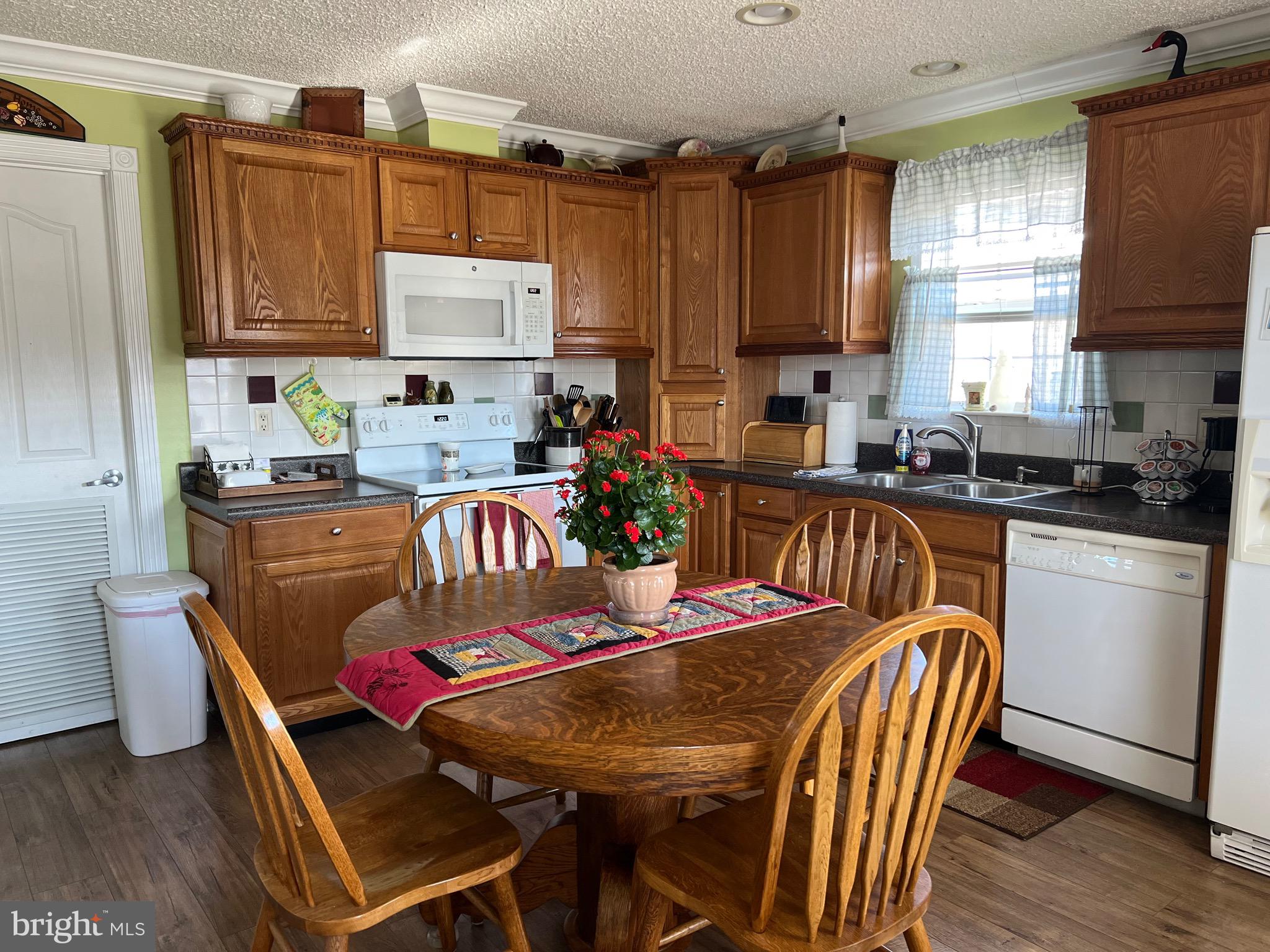 SHERWOOD FOREST - Residential