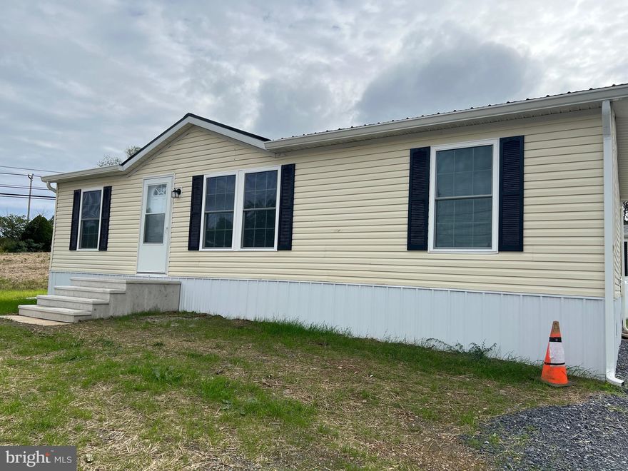 FOR RENT: 53 Dugan Court, Hedgesville, WV 25427
Monthly Rent: $1500
Bedrooms: 3
Bathrooms: 2
Pets: Welcome (with additional deposit & pet rent)

Property Features:

Spacious 3-bedroom, 2-bath home with a large open floor plan

Quiet, friendly neighborhood perfect for families

Convenient location near local amenities

Sewer, trash, and lawn care included in rent!

Pets are welcome! A $250 deposit and $50 monthly pet rent apply. Max of 2 pets. Breed and weight restrictions apply.

Additional Requirements:

Must pass a background check, including credit and criminal checks.

This one will go fast – contact us today to schedule a viewing!

Will not accept rent spree- only Weichert Application