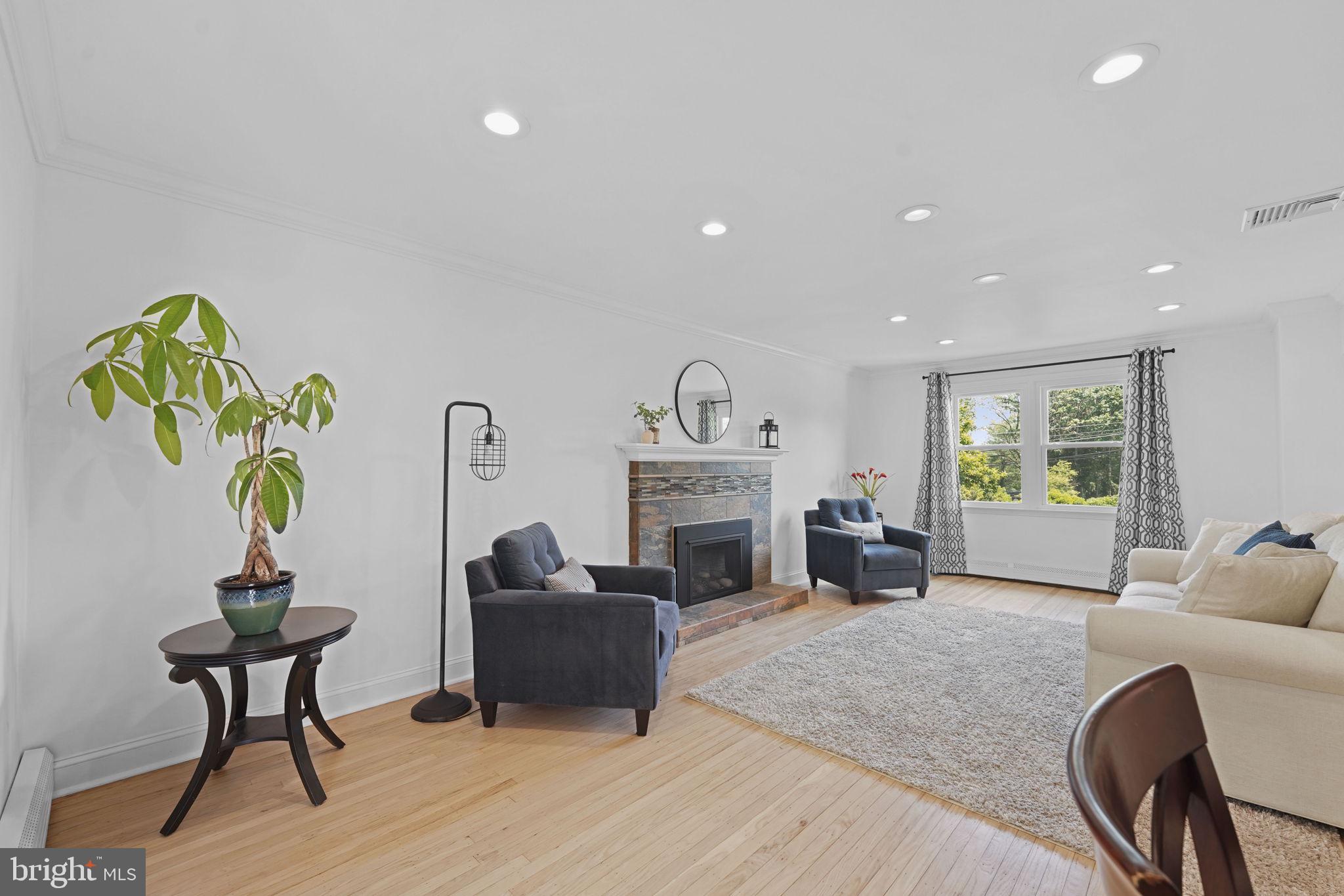 891 W KING ROAD