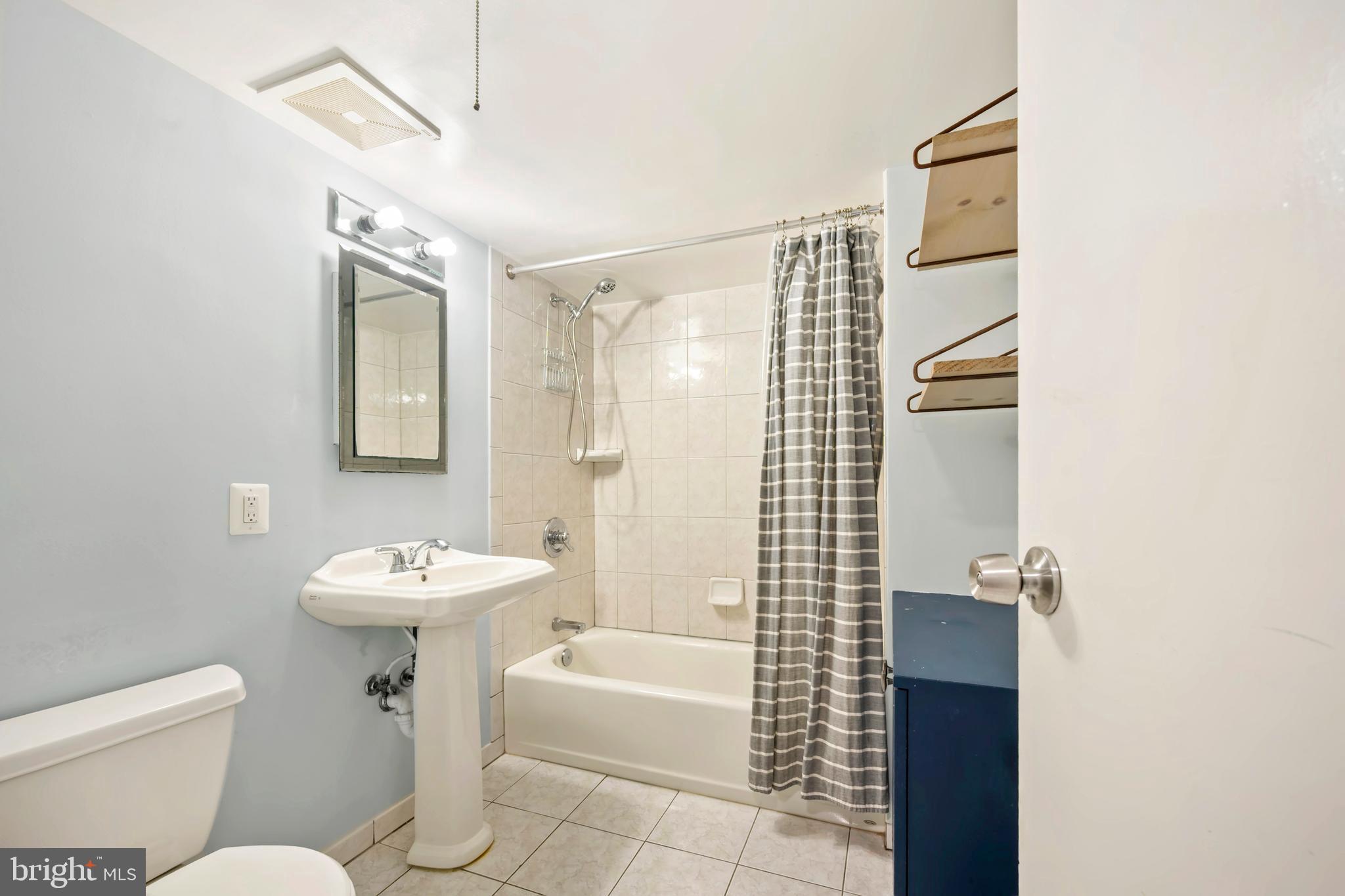 CARDEROCK SPRINGS - Residential