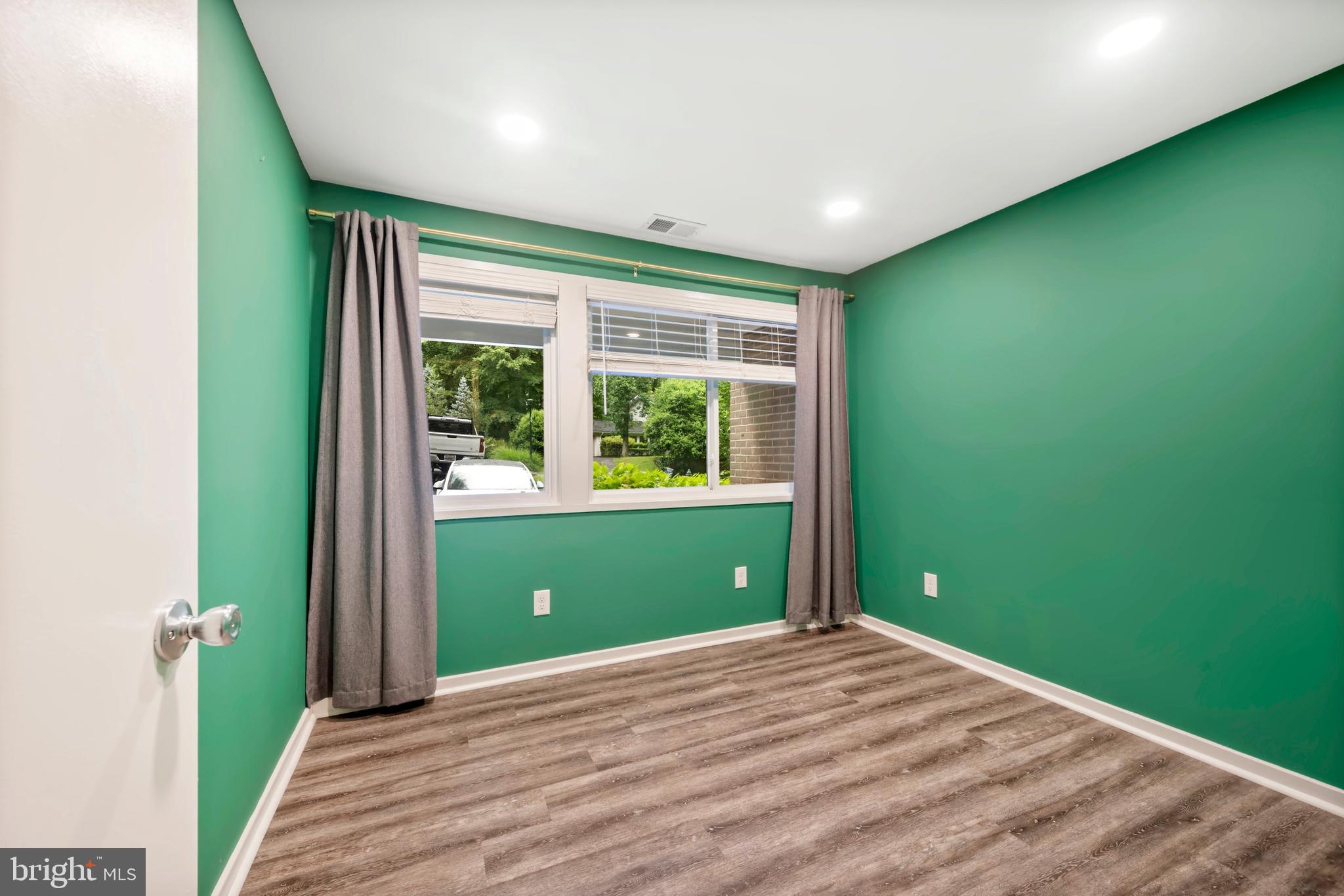 CARDEROCK SPRINGS - Residential