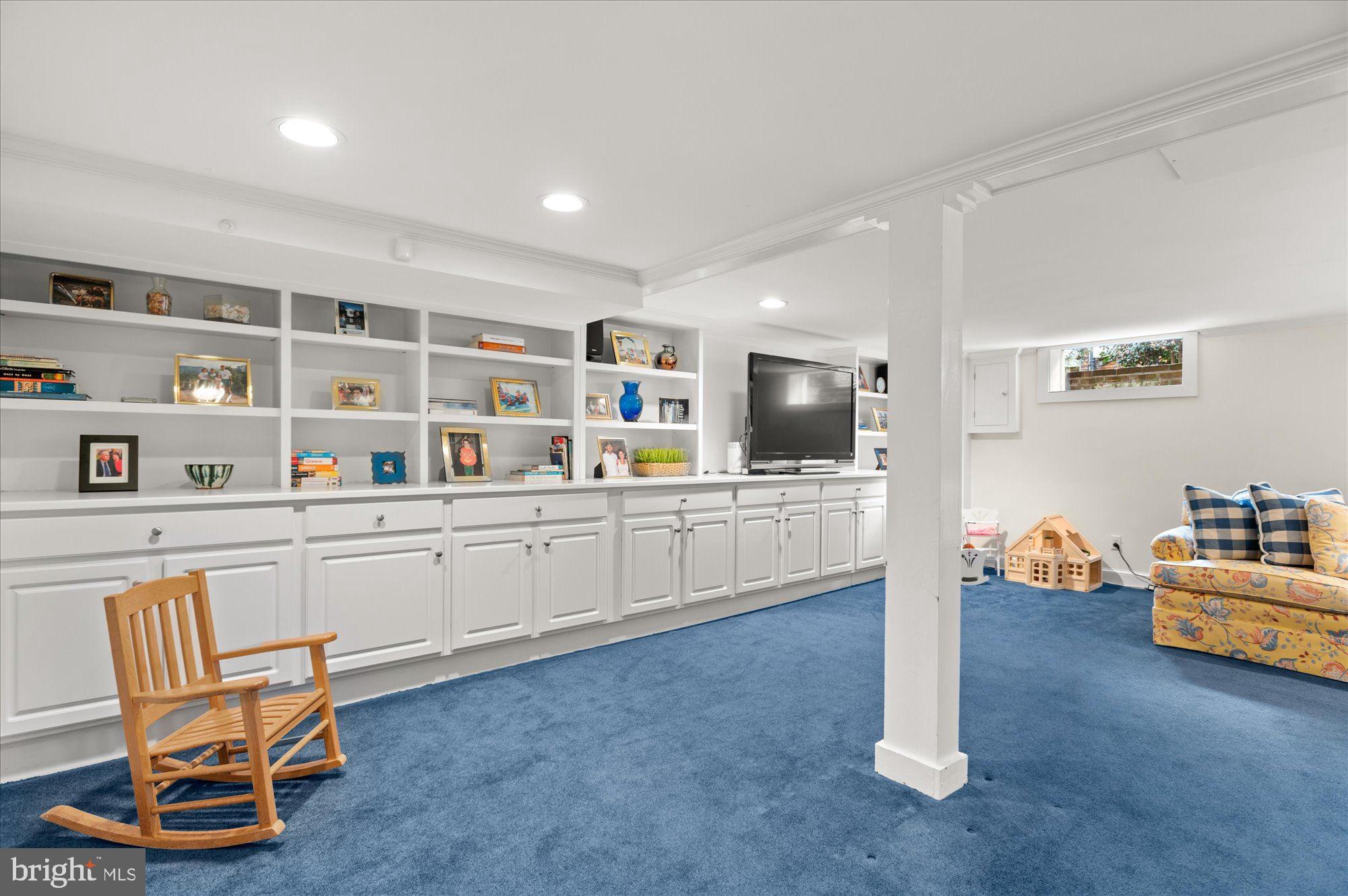 CHEVY CHASE VILLAGE - Residential