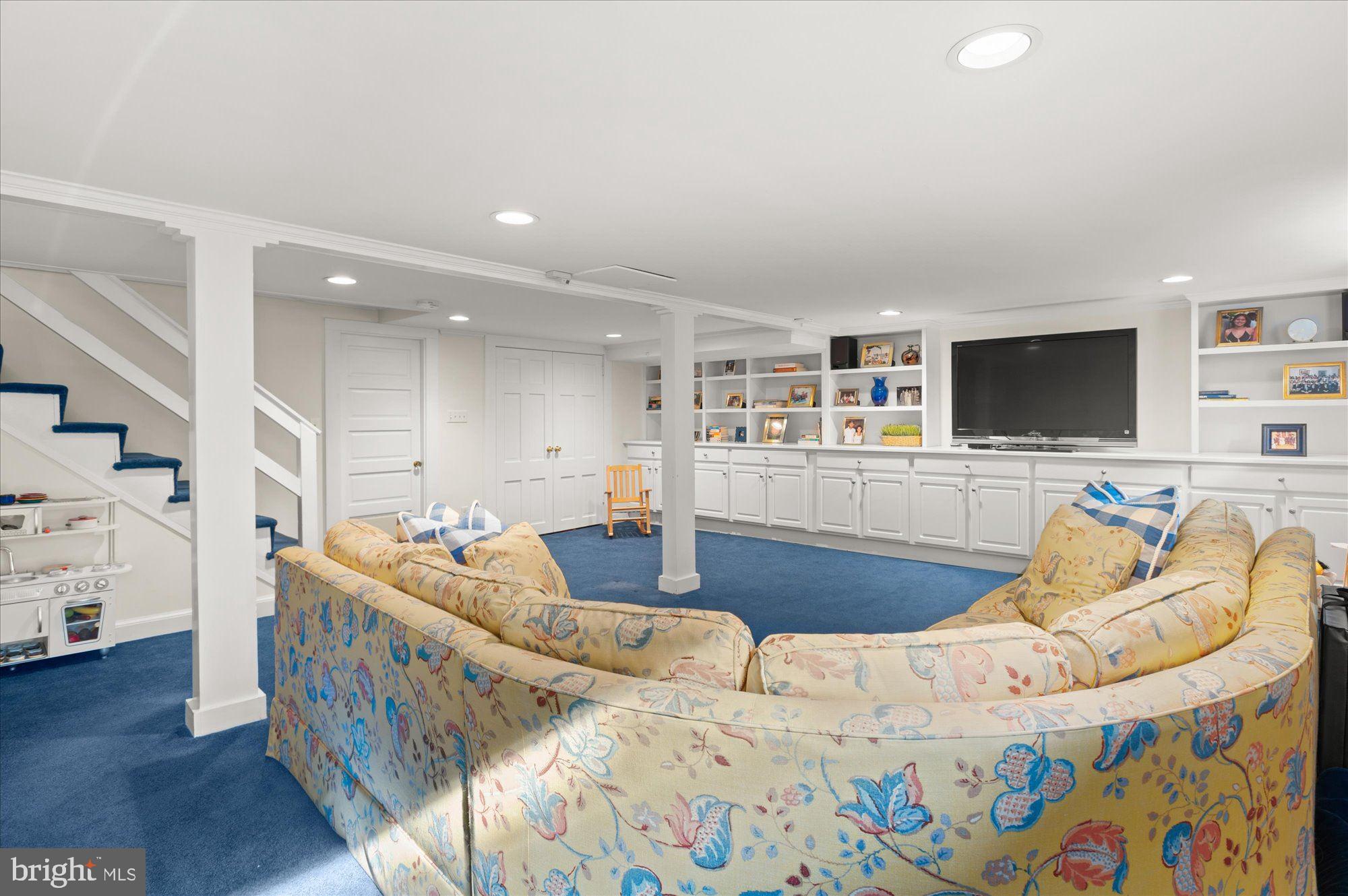 CHEVY CHASE VILLAGE - Residential