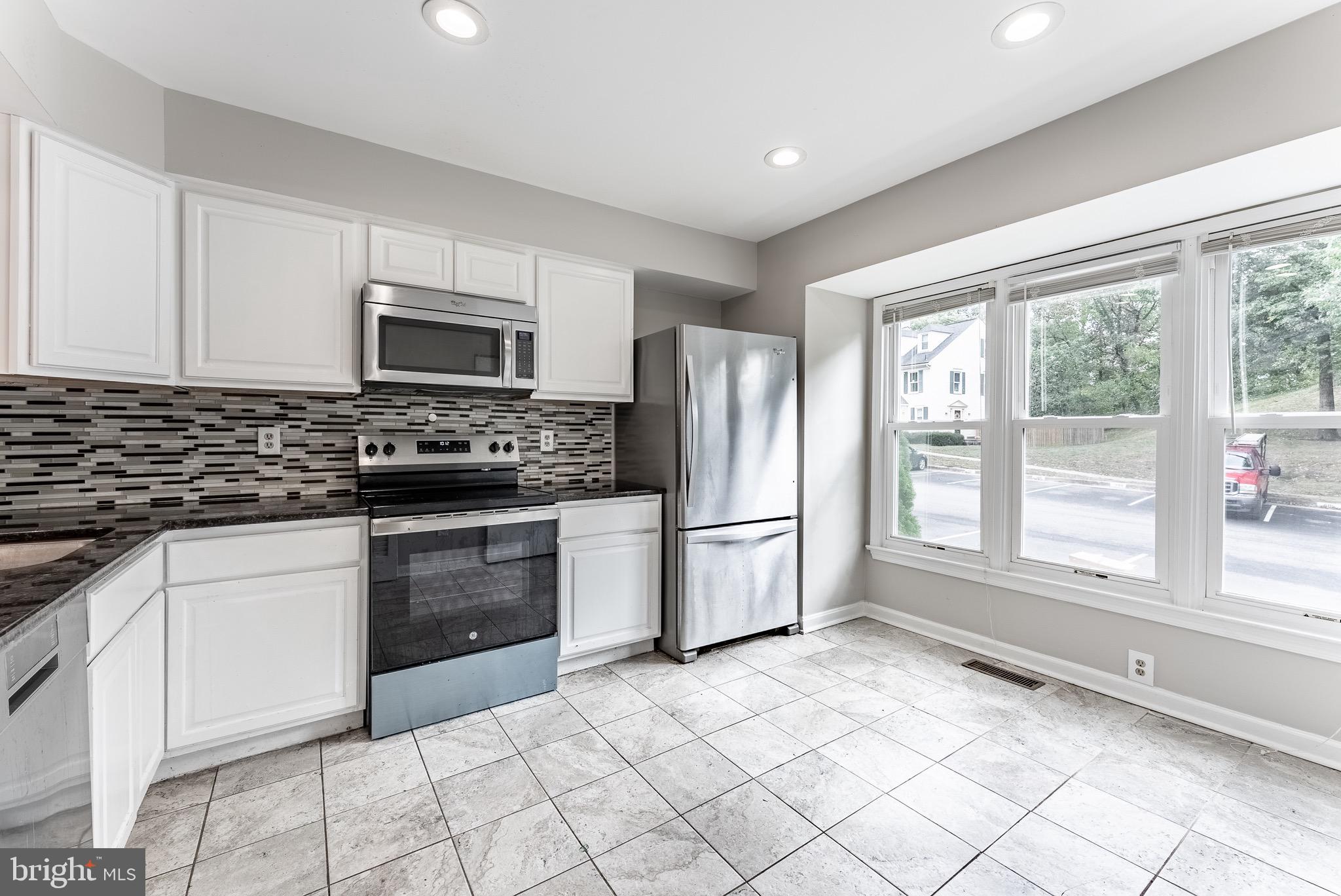 8498 LAUREL OAK DRIVE