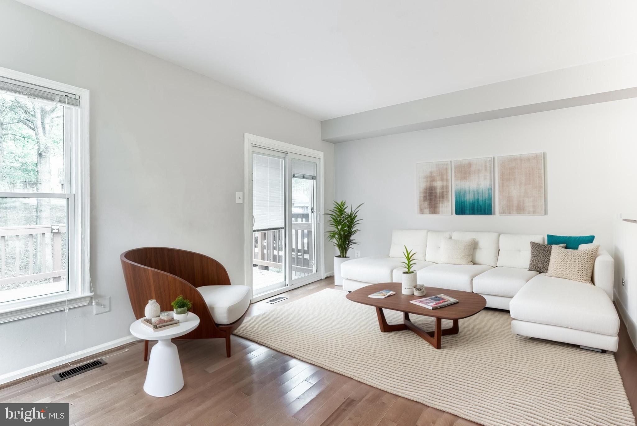 8498 LAUREL OAK DRIVE