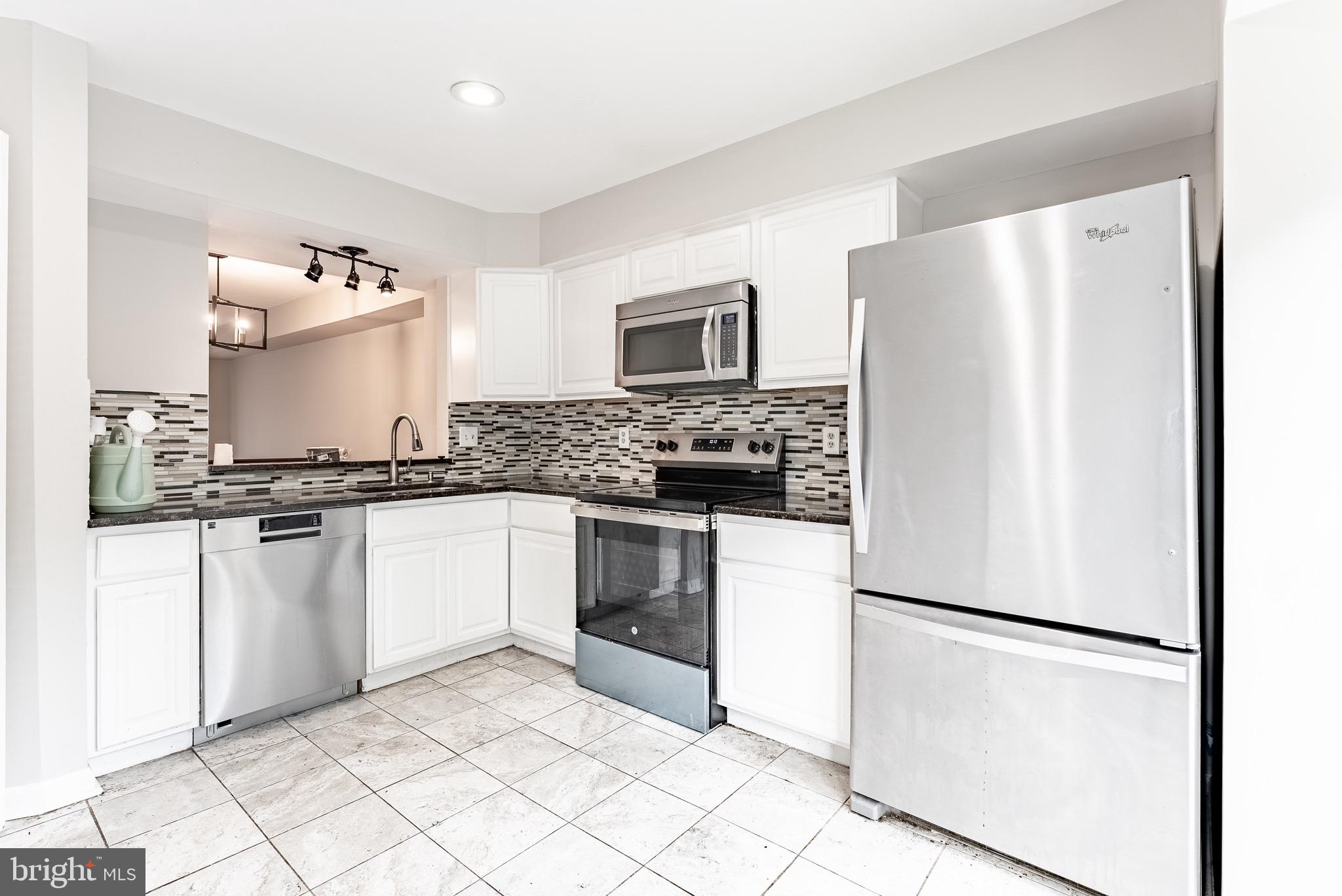 8498 LAUREL OAK DRIVE