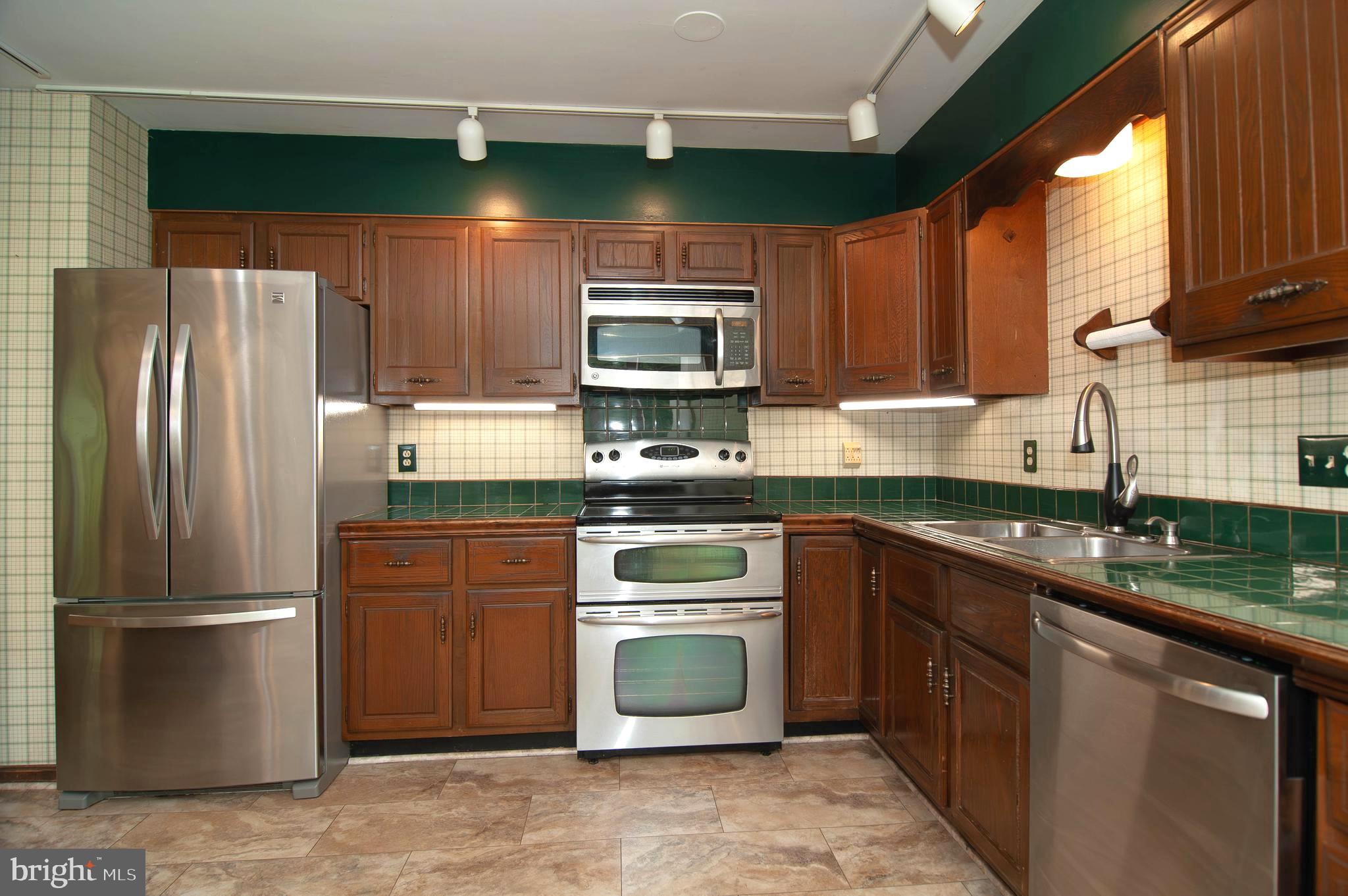 FOX HALL WEST - Residential